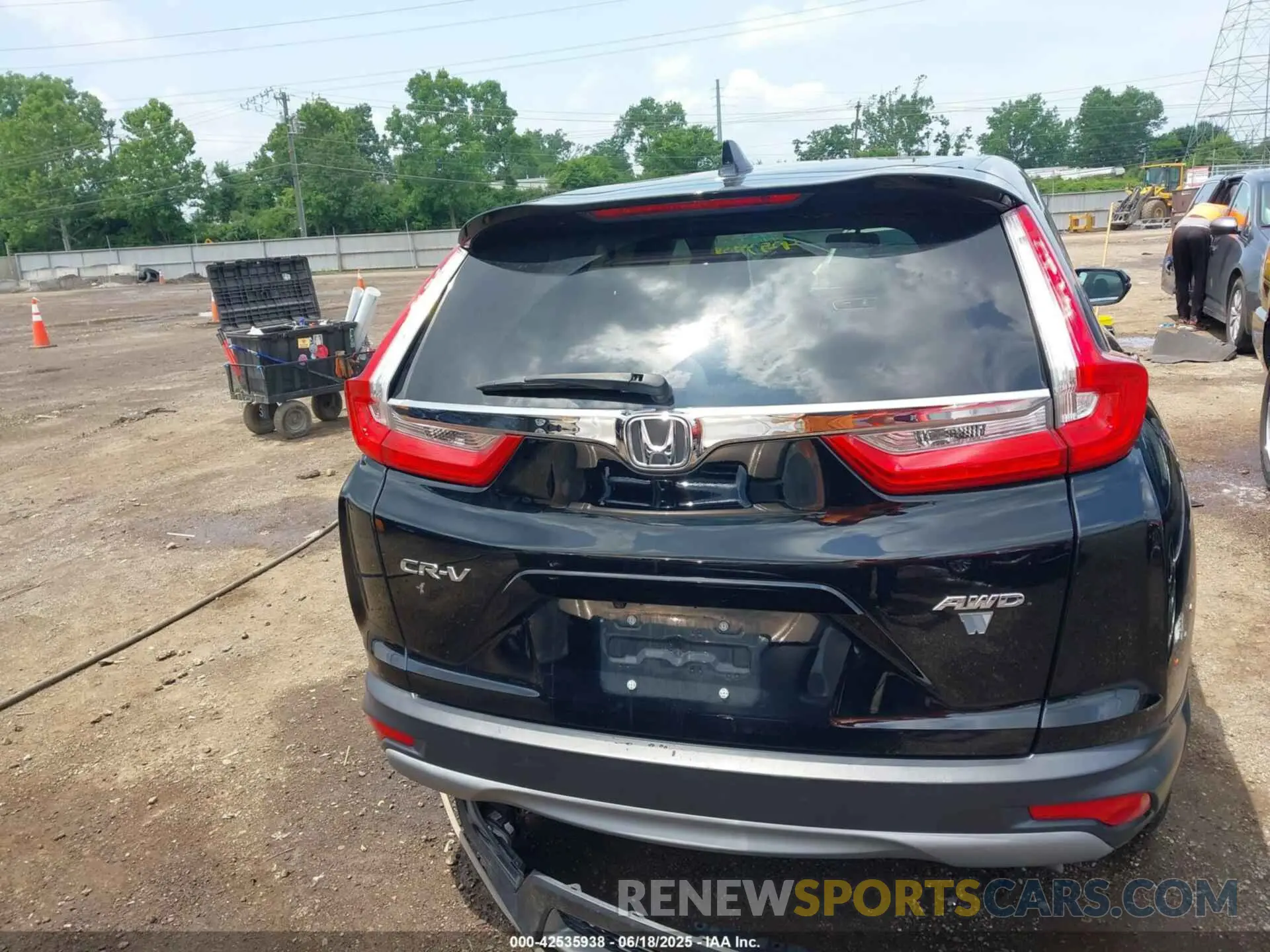 17 Photograph of a damaged car 2HKRW2H55KH676631 HONDA CR-V 2019