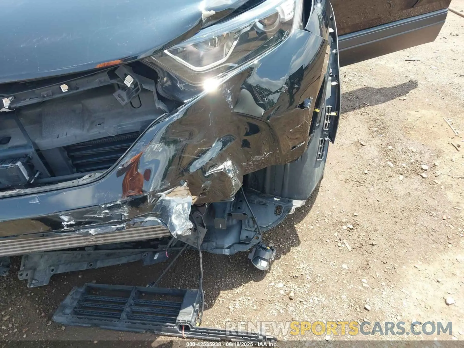 19 Photograph of a damaged car 2HKRW2H55KH676631 HONDA CR-V 2019