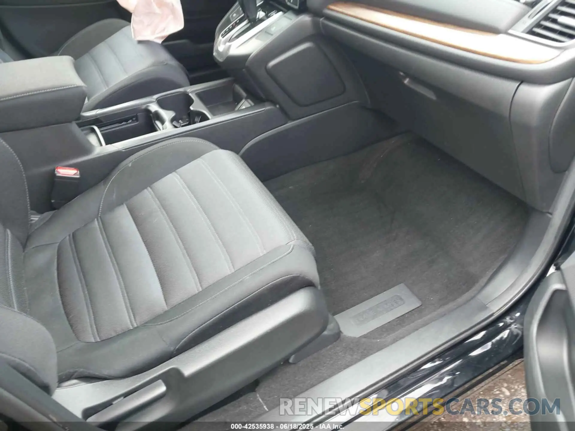 5 Photograph of a damaged car 2HKRW2H55KH676631 HONDA CR-V 2019