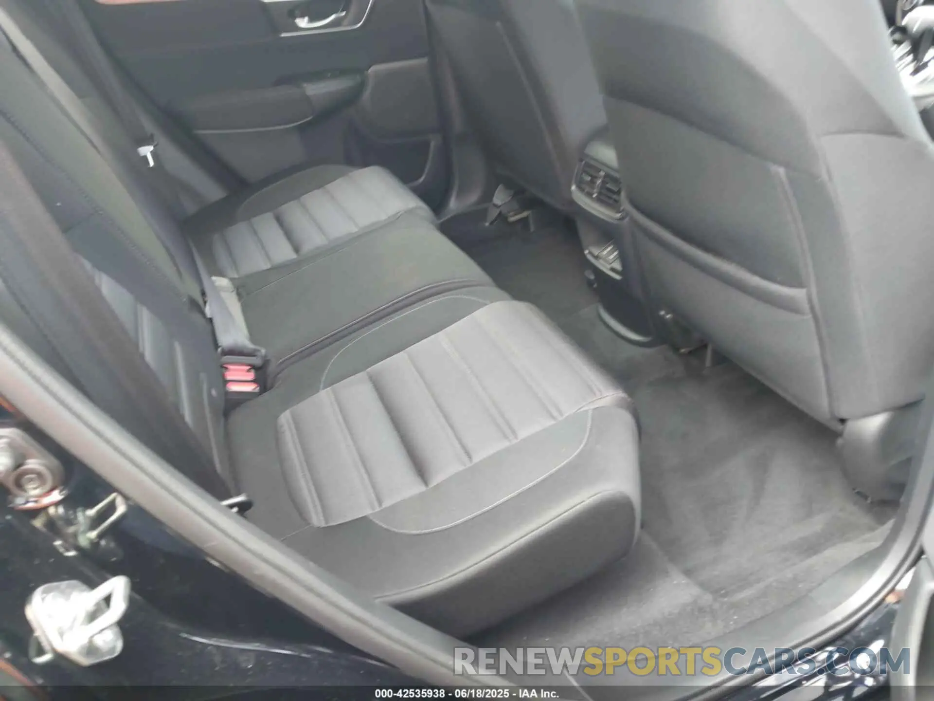8 Photograph of a damaged car 2HKRW2H55KH676631 HONDA CR-V 2019