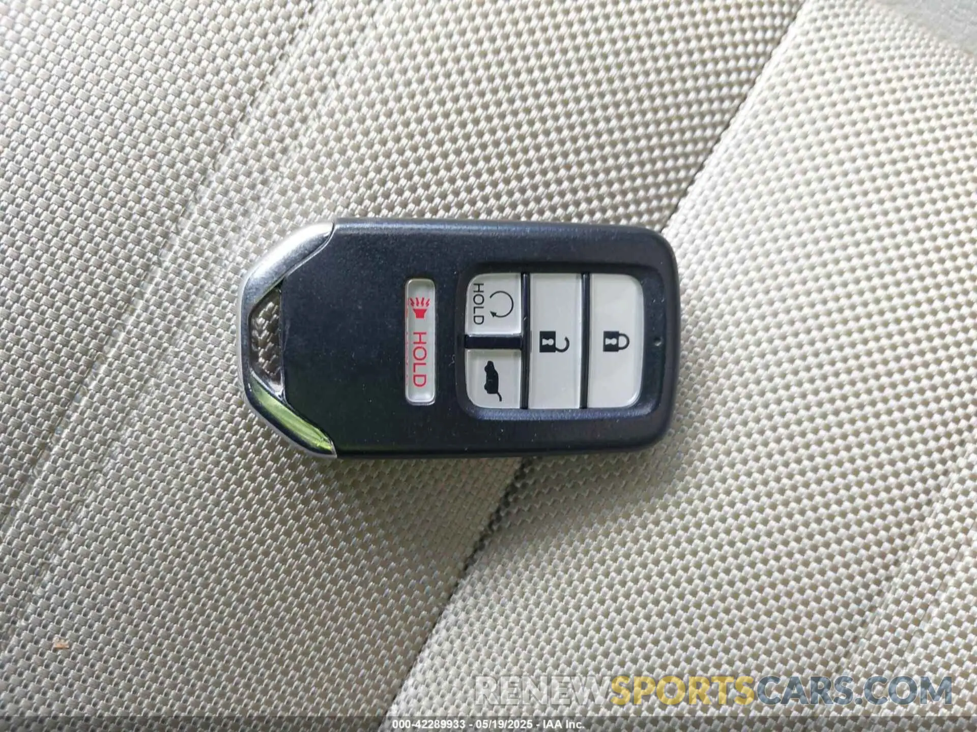 11 Photograph of a damaged car 2HKRW2H56KH634372 HONDA CR-V 2019