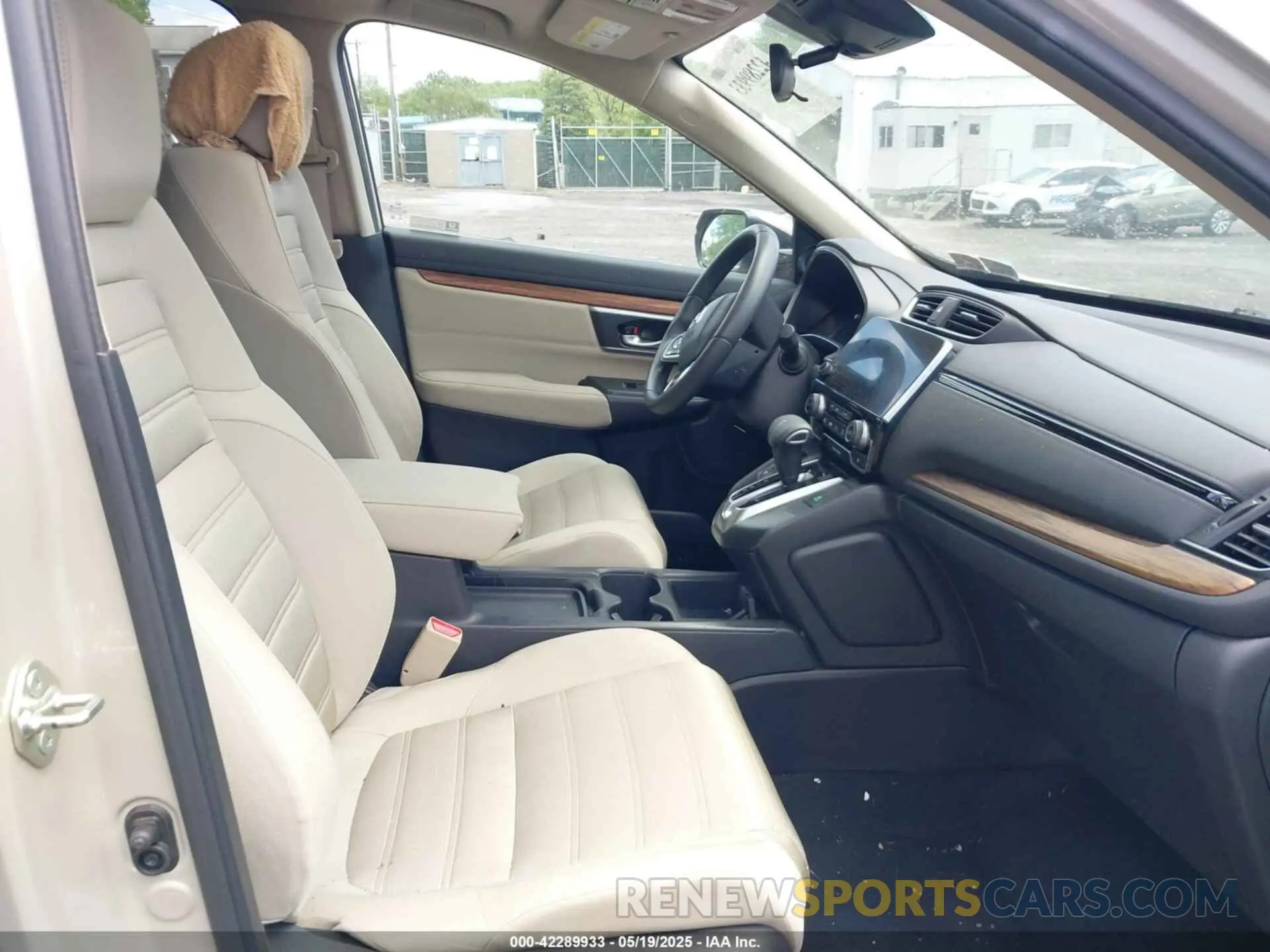 5 Photograph of a damaged car 2HKRW2H56KH634372 HONDA CR-V 2019