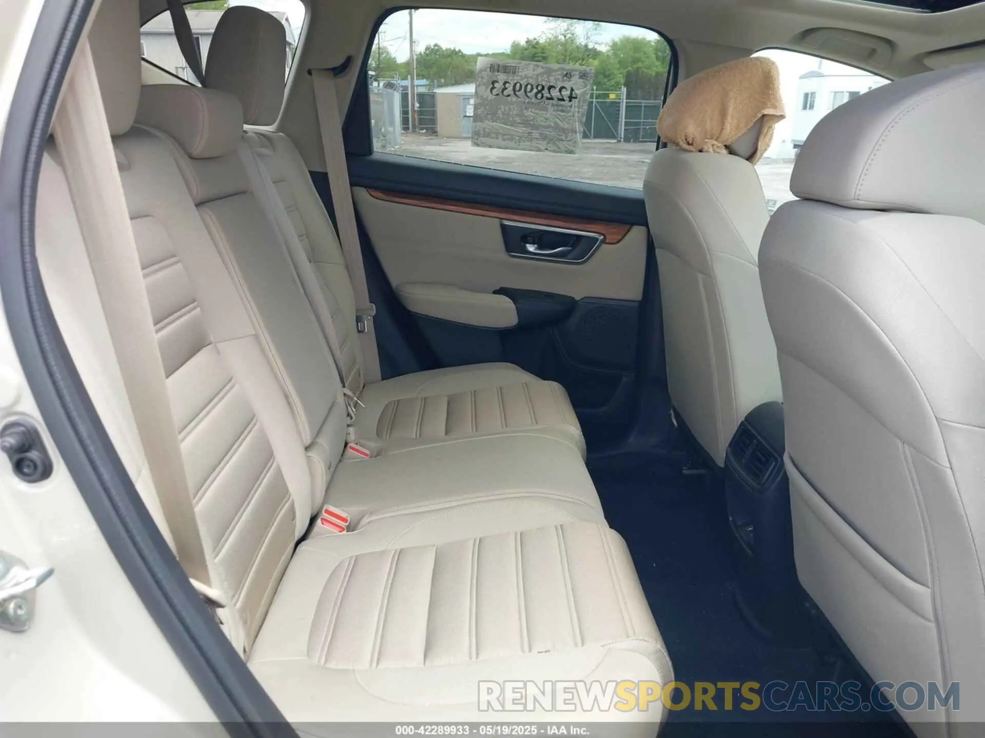 8 Photograph of a damaged car 2HKRW2H56KH634372 HONDA CR-V 2019
