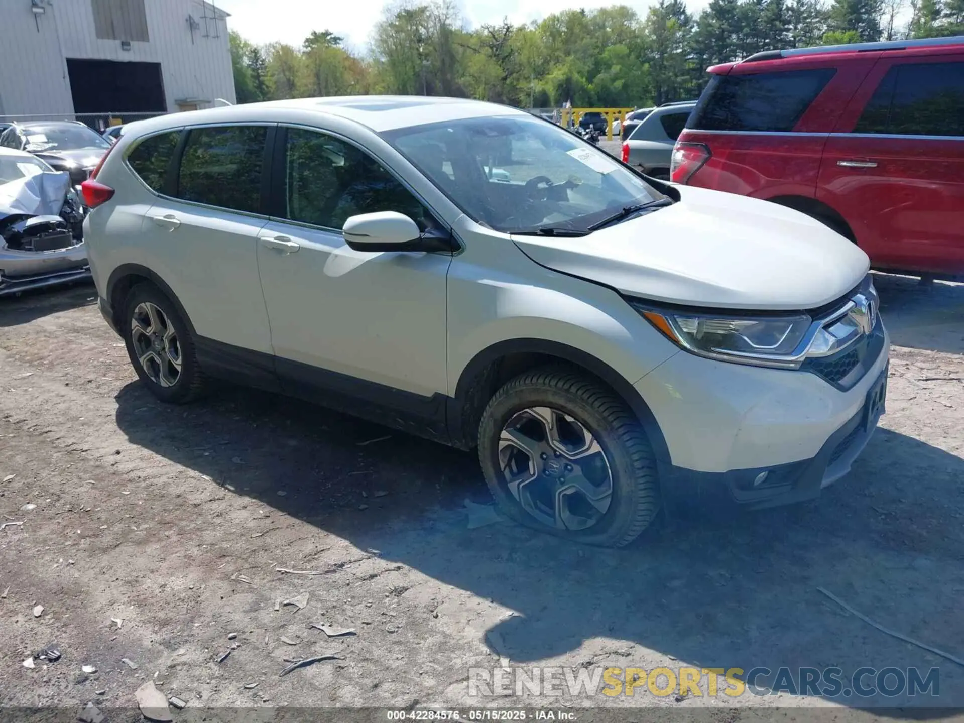 1 Photograph of a damaged car 2HKRW2H56KH666061 HONDA CR-V 2019