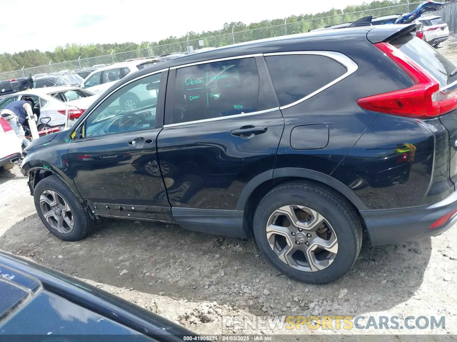 14 Photograph of a damaged car 2HKRW2H56KH674662 HONDA CR-V 2019