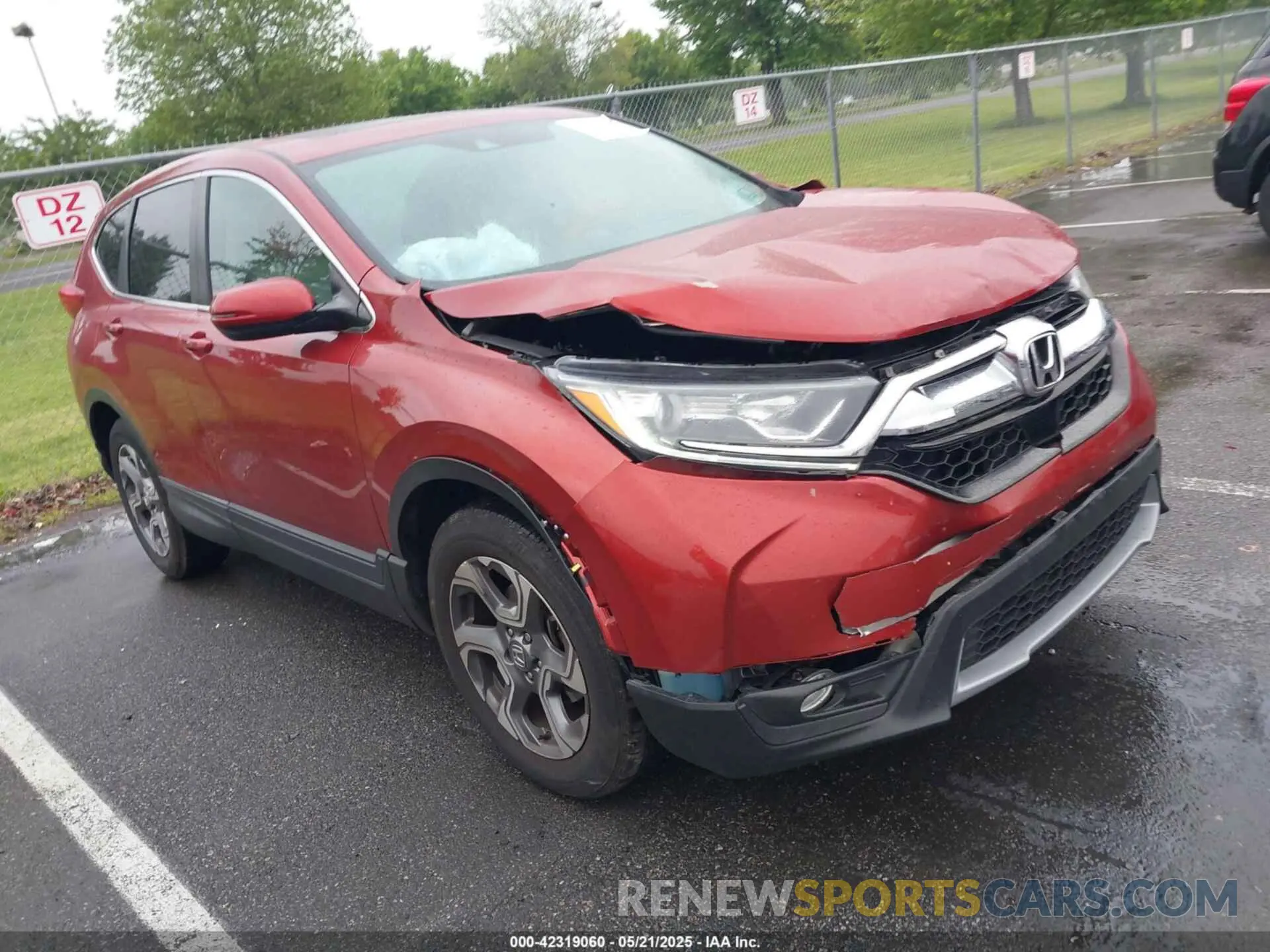 1 Photograph of a damaged car 2HKRW2H57KH613336 HONDA CR-V 2019