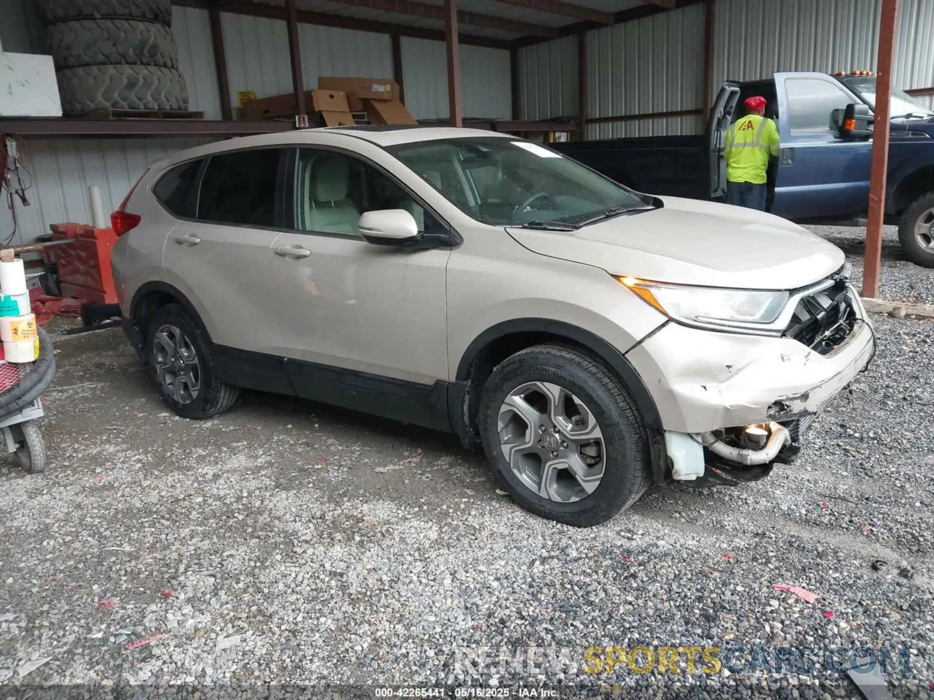1 Photograph of a damaged car 2HKRW2H58KH601390 HONDA CR-V 2019