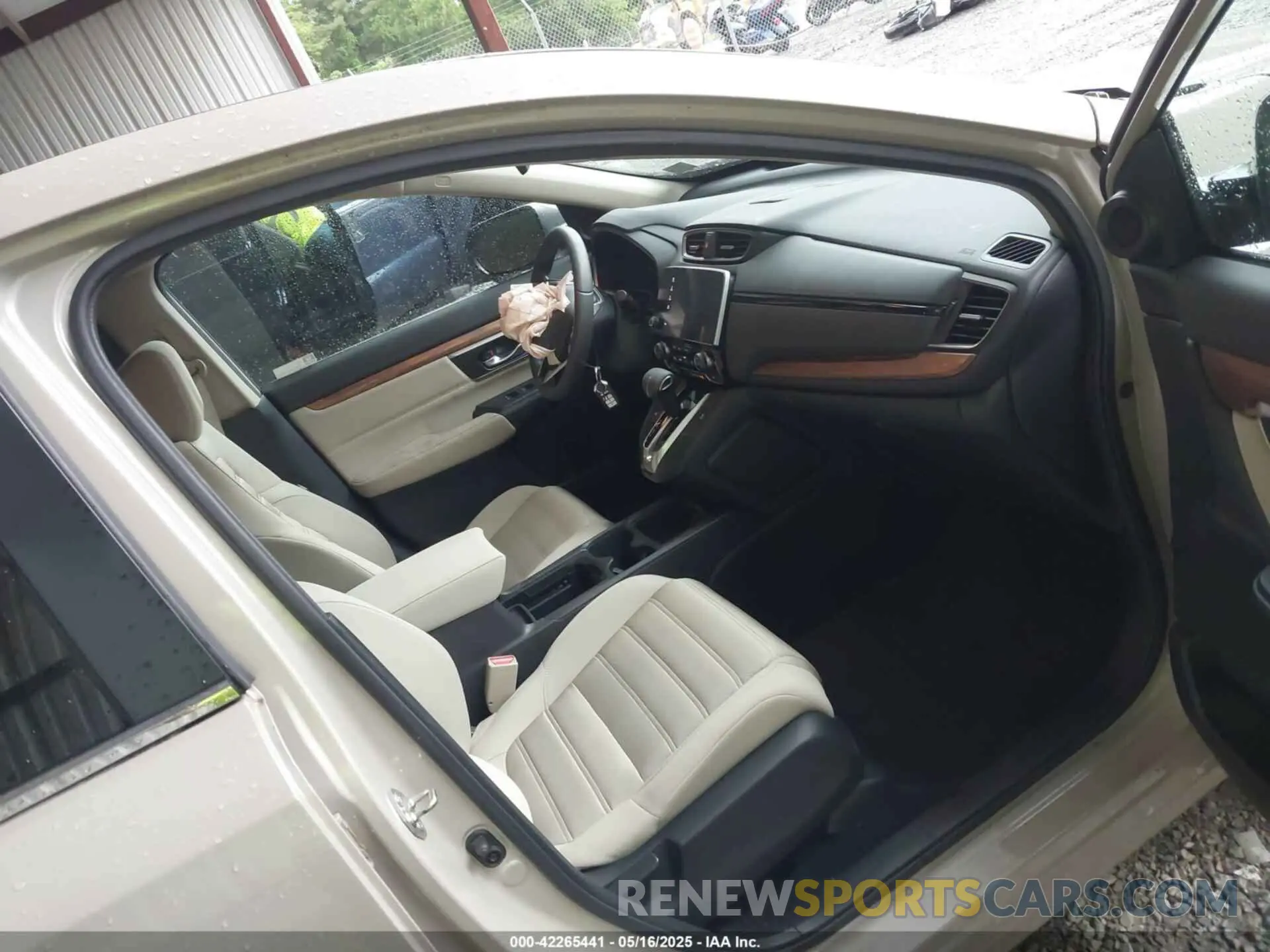 5 Photograph of a damaged car 2HKRW2H58KH601390 HONDA CR-V 2019