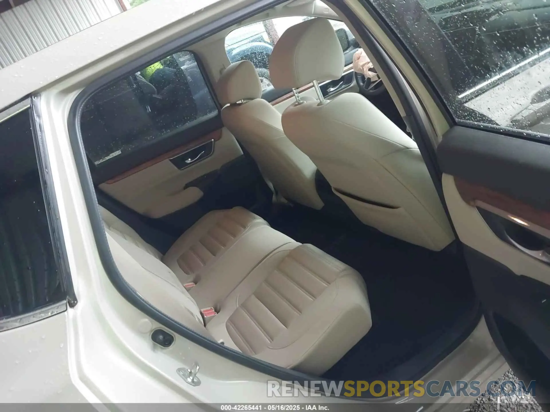 8 Photograph of a damaged car 2HKRW2H58KH601390 HONDA CR-V 2019