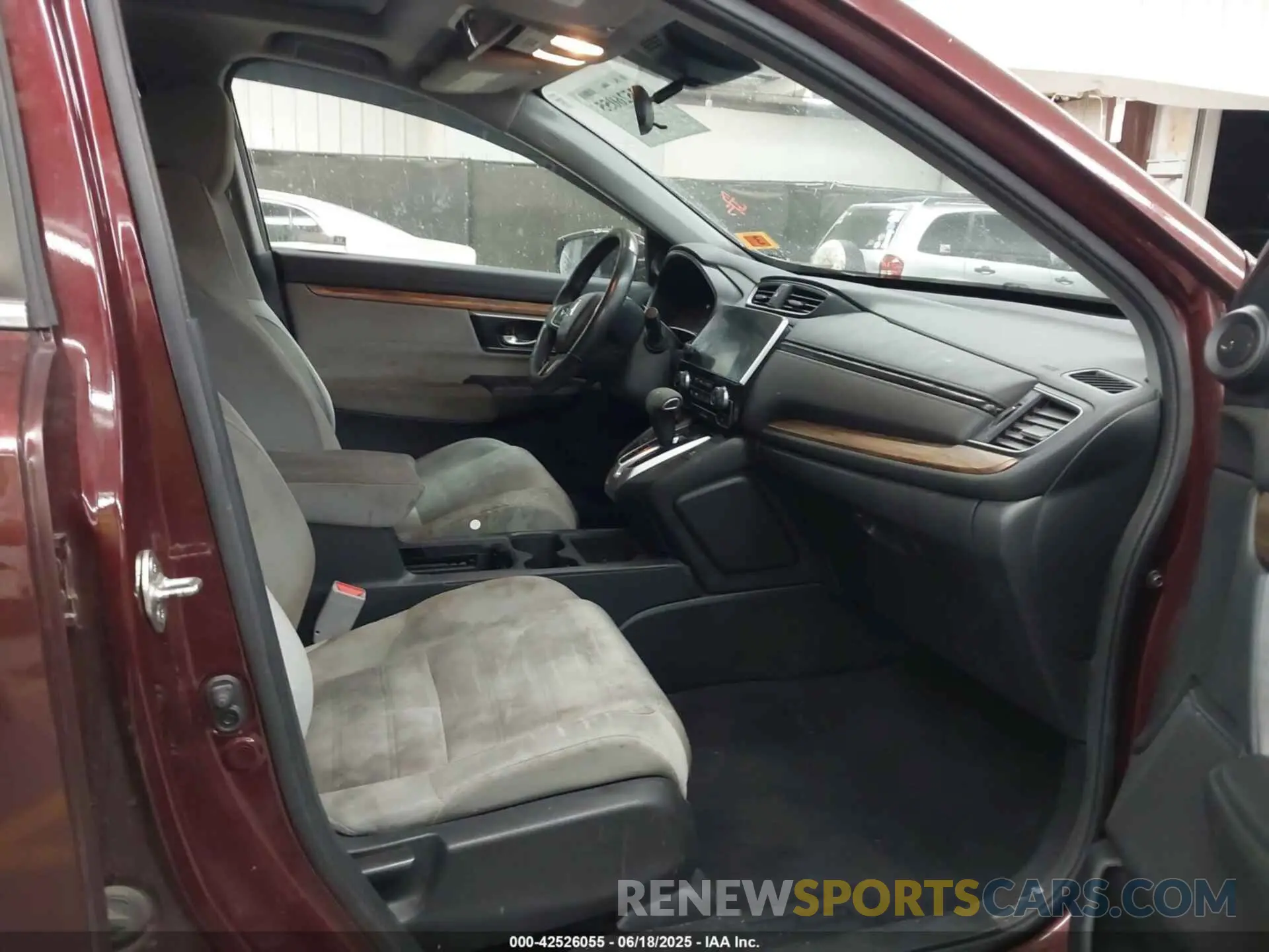 5 Photograph of a damaged car 2HKRW2H58KH617959 HONDA CR-V 2019