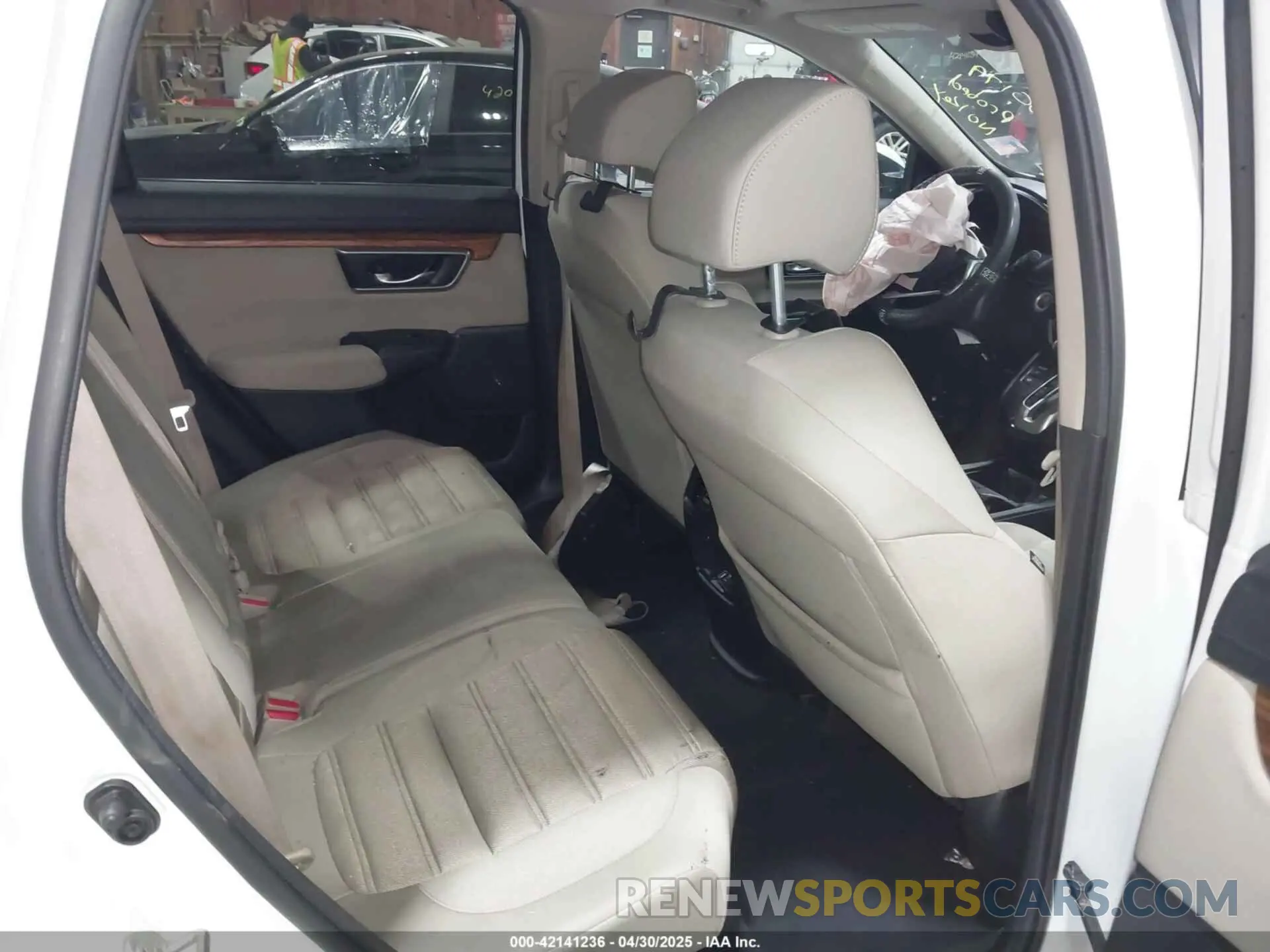 8 Photograph of a damaged car 2HKRW2H58KH622644 HONDA CR-V 2019
