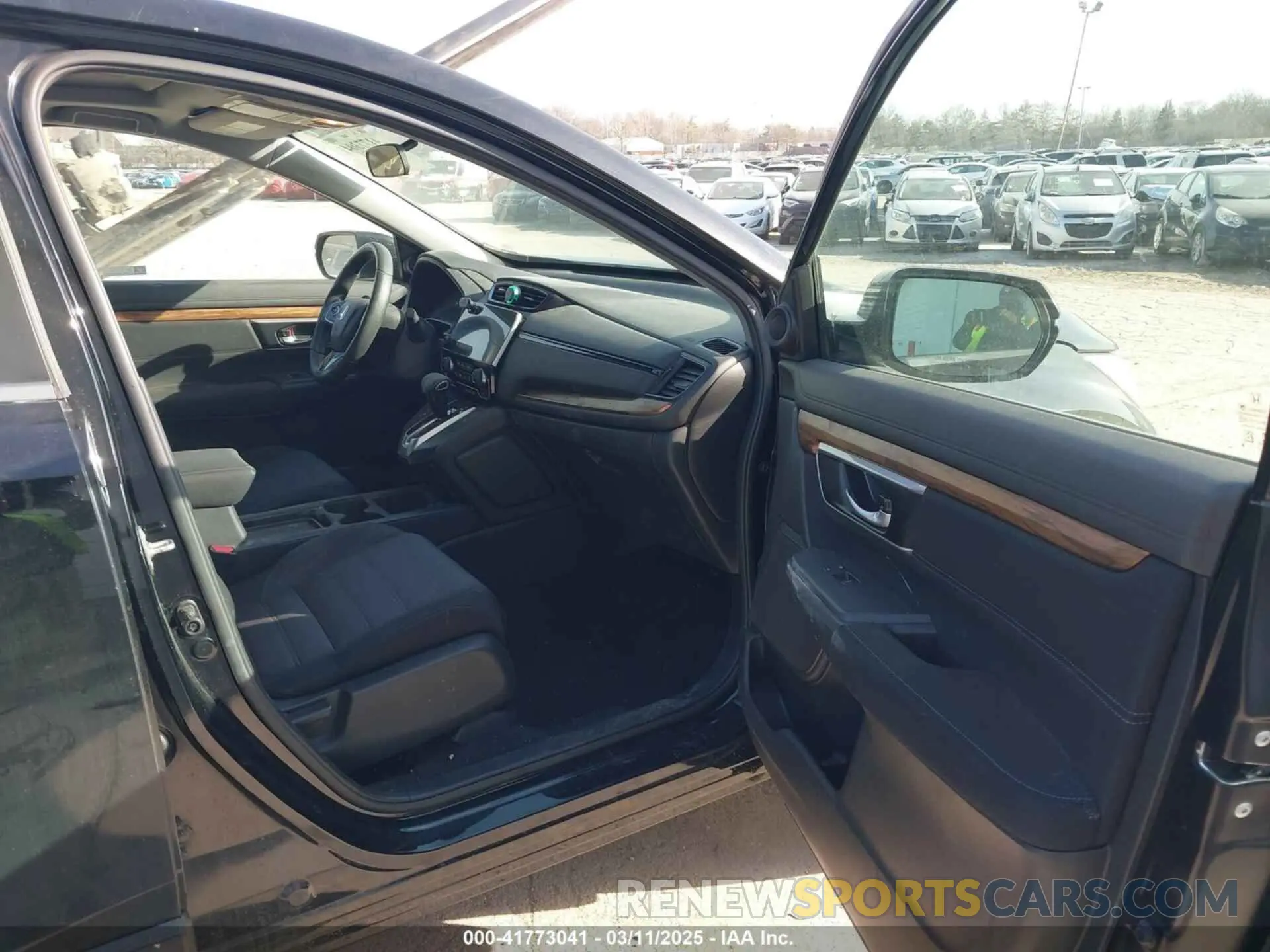 5 Photograph of a damaged car 2HKRW2H58KH660245 HONDA CR-V 2019