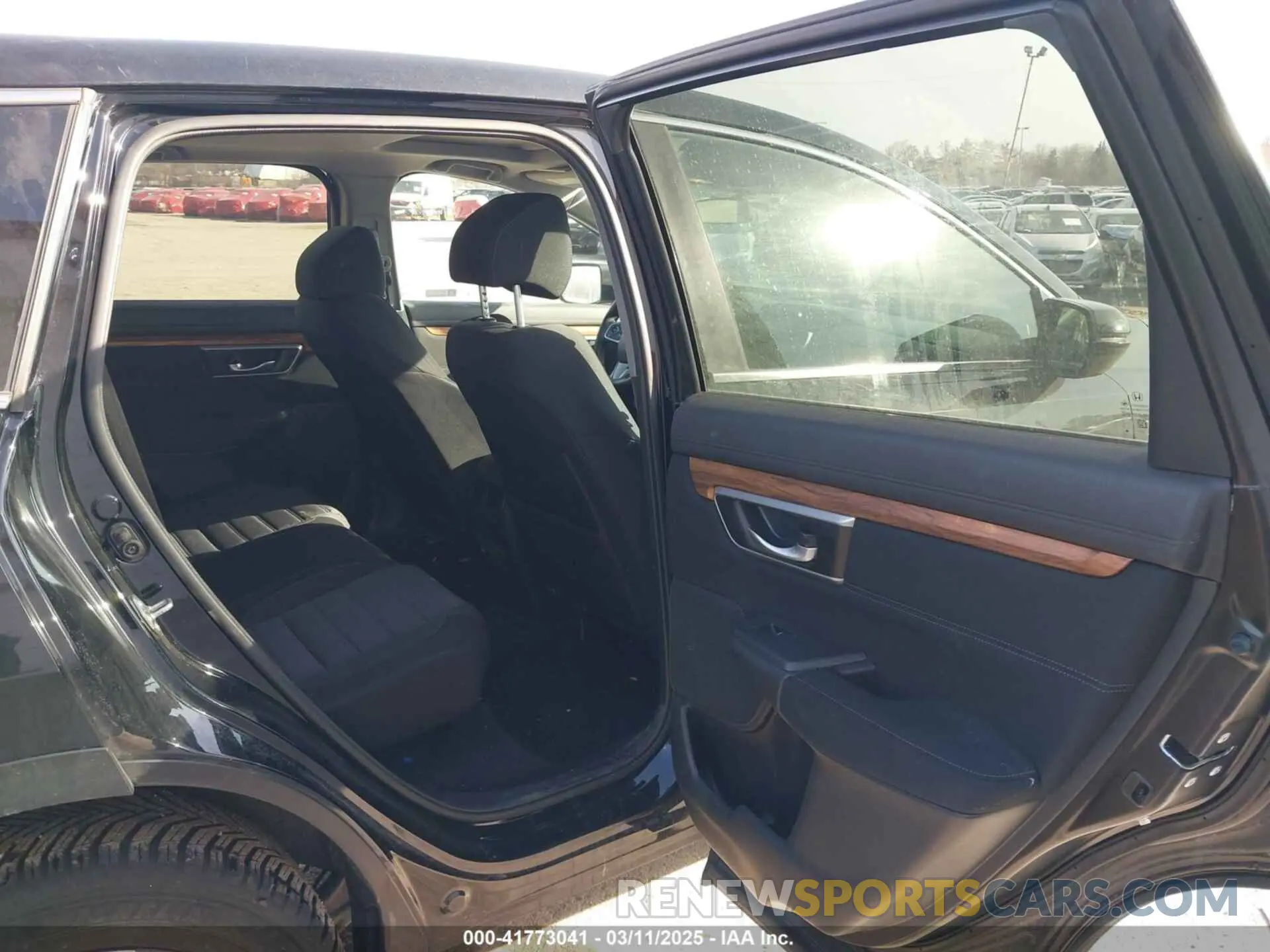 8 Photograph of a damaged car 2HKRW2H58KH660245 HONDA CR-V 2019