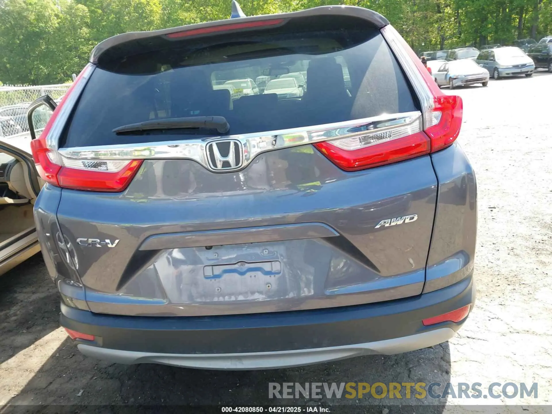 17 Photograph of a damaged car 2HKRW2H58KH667373 HONDA CR-V 2019