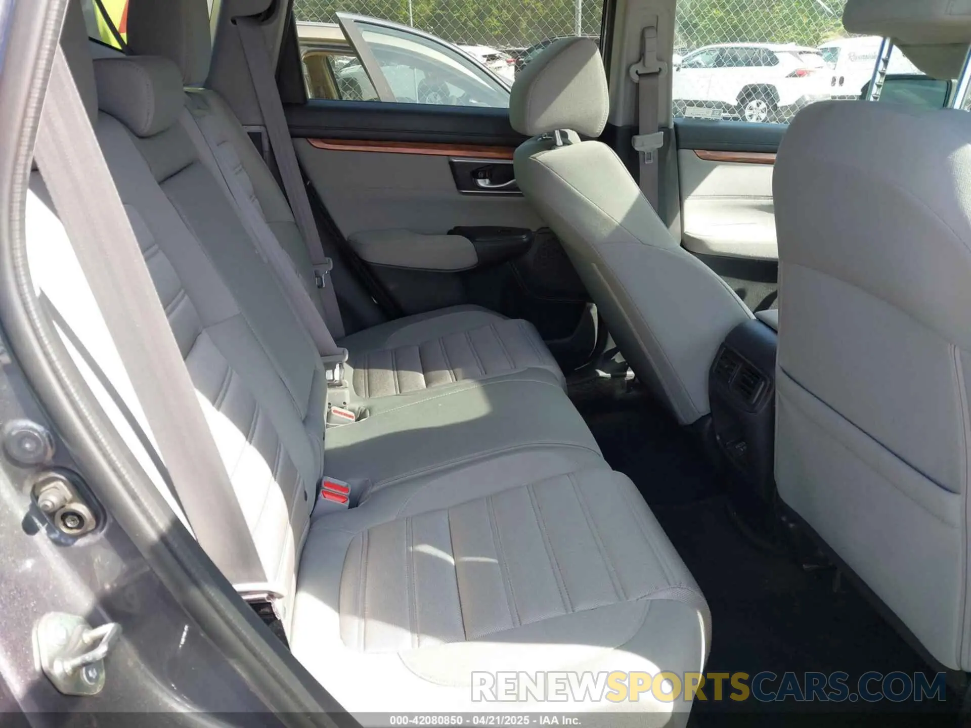 8 Photograph of a damaged car 2HKRW2H58KH667373 HONDA CR-V 2019