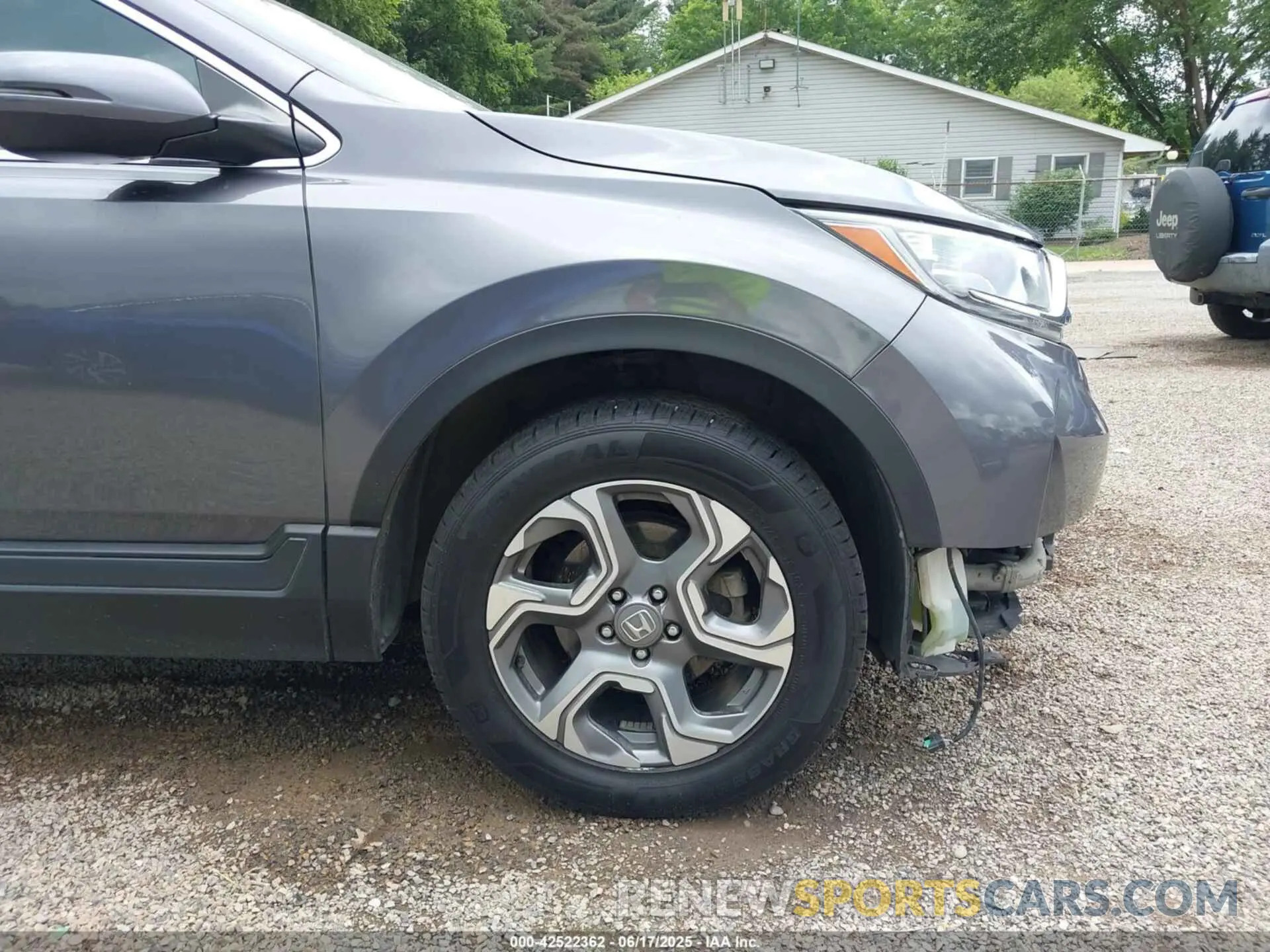 17 Photograph of a damaged car 2HKRW2H59KH650548 HONDA CR-V 2019