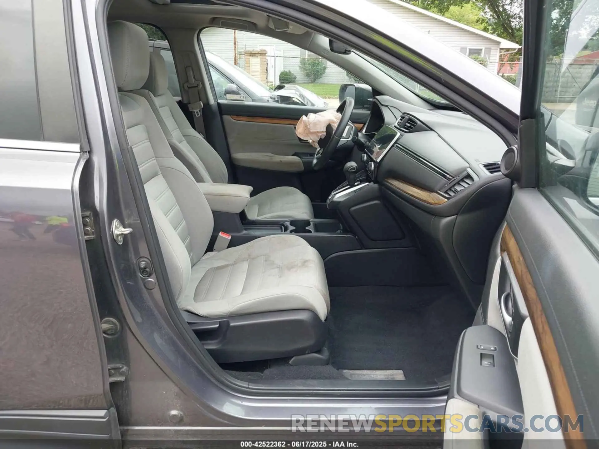 5 Photograph of a damaged car 2HKRW2H59KH650548 HONDA CR-V 2019