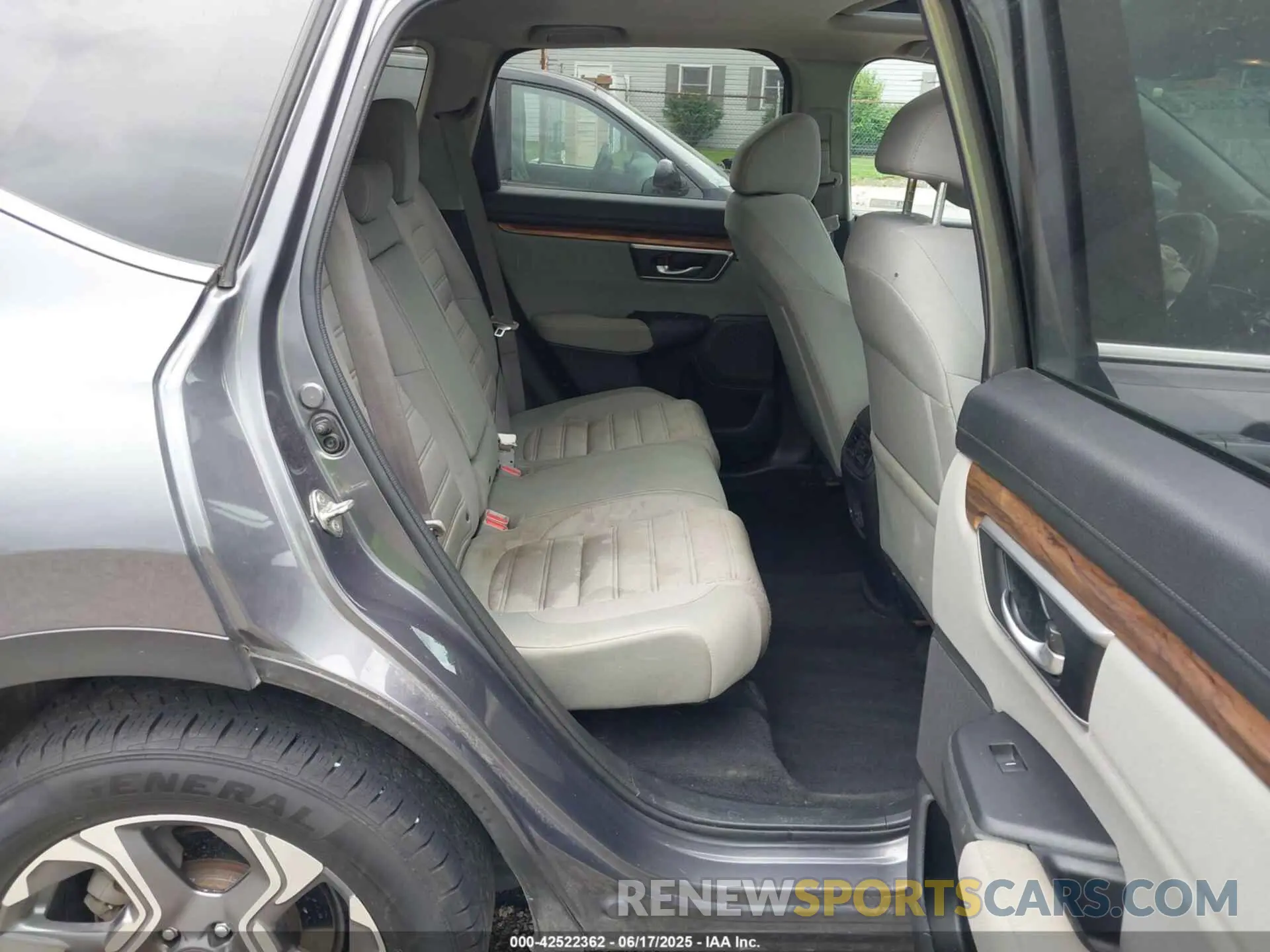 8 Photograph of a damaged car 2HKRW2H59KH650548 HONDA CR-V 2019