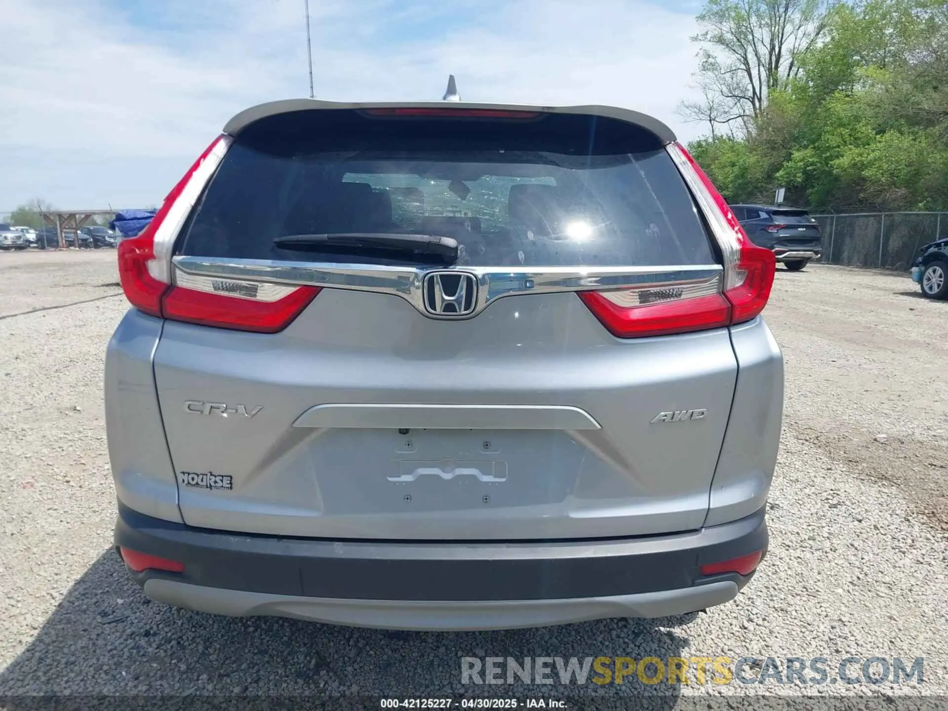 17 Photograph of a damaged car 2HKRW2H59KH665390 HONDA CR-V 2019