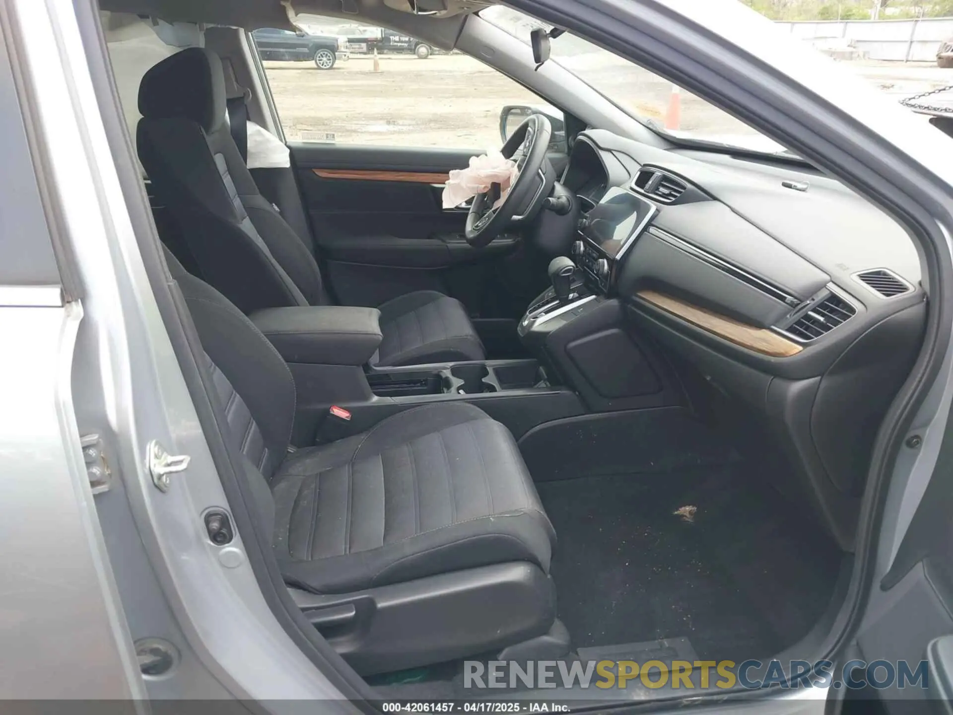 5 Photograph of a damaged car 2HKRW2H5XKH638800 HONDA CR-V 2019