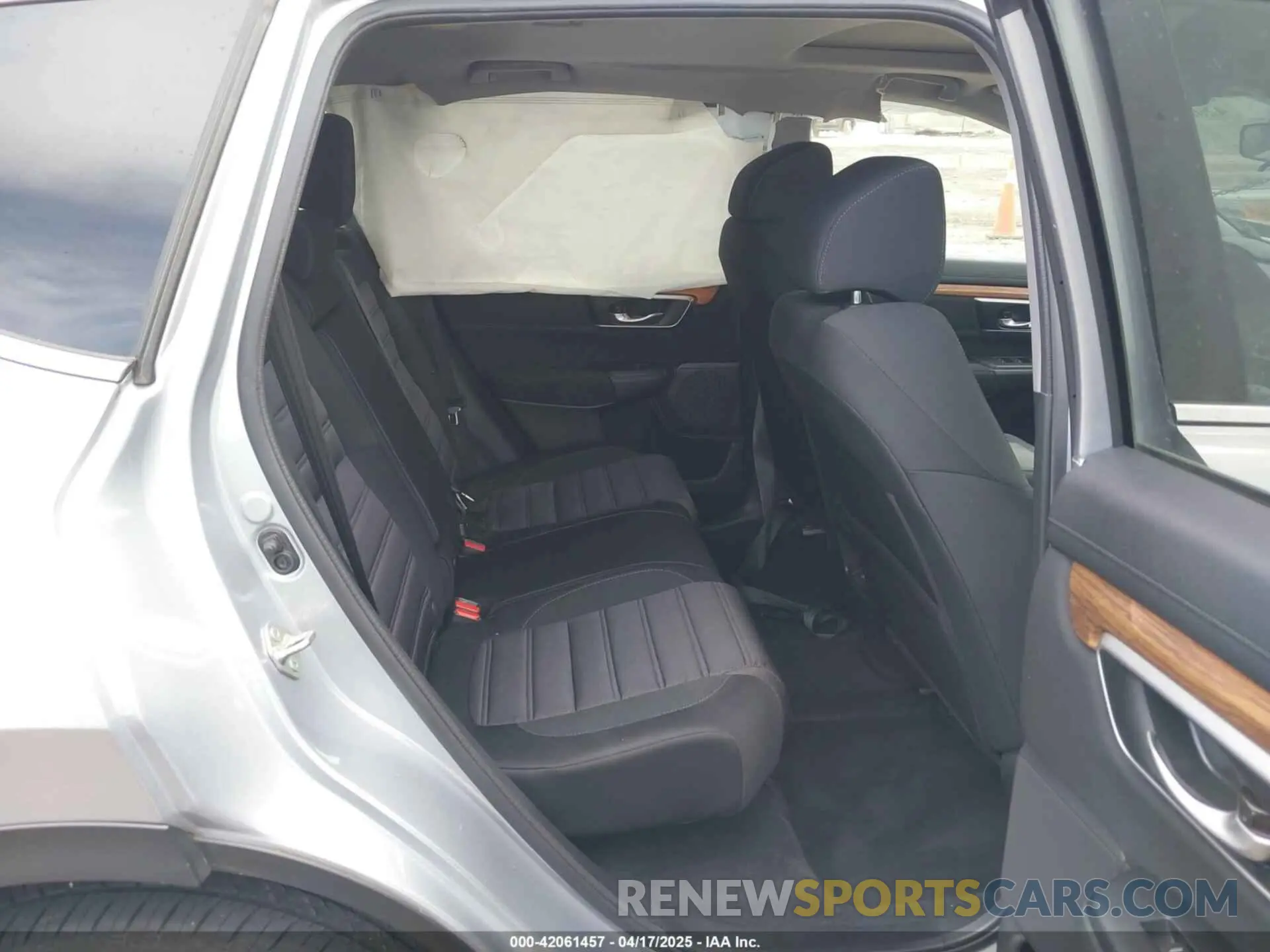 8 Photograph of a damaged car 2HKRW2H5XKH638800 HONDA CR-V 2019