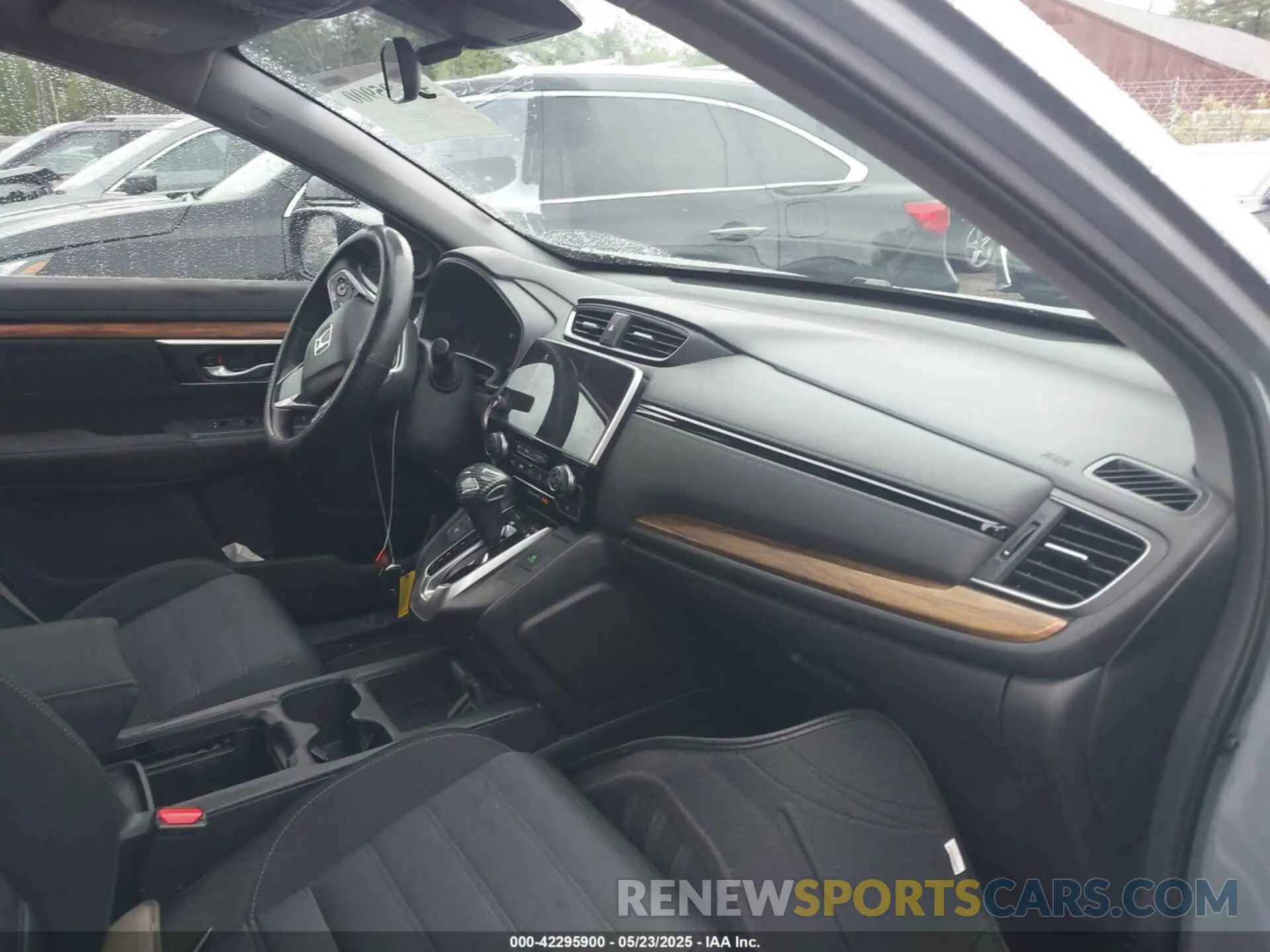 5 Photograph of a damaged car 2HKRW2H5XKH662272 HONDA CR-V 2019
