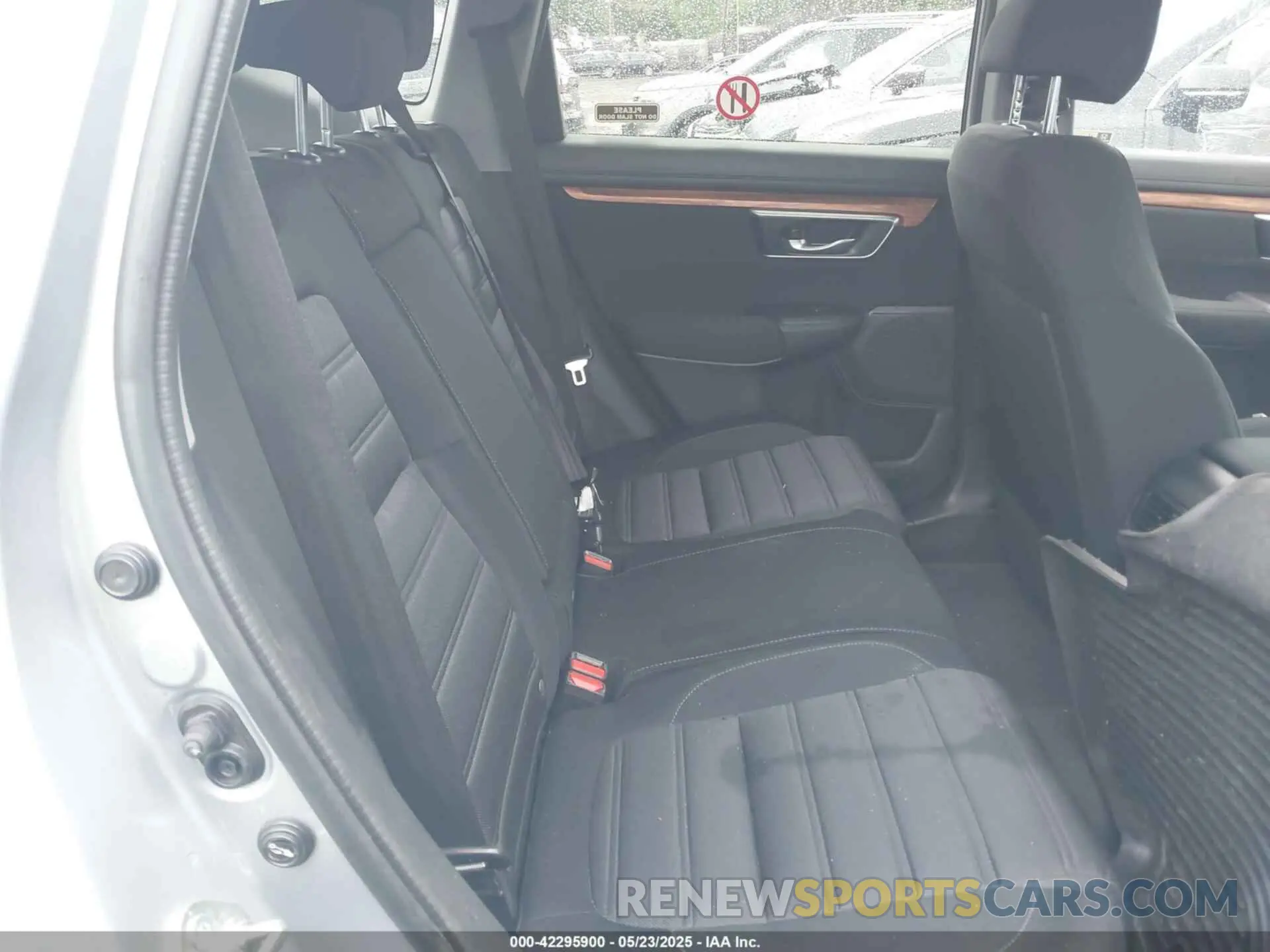 8 Photograph of a damaged car 2HKRW2H5XKH662272 HONDA CR-V 2019