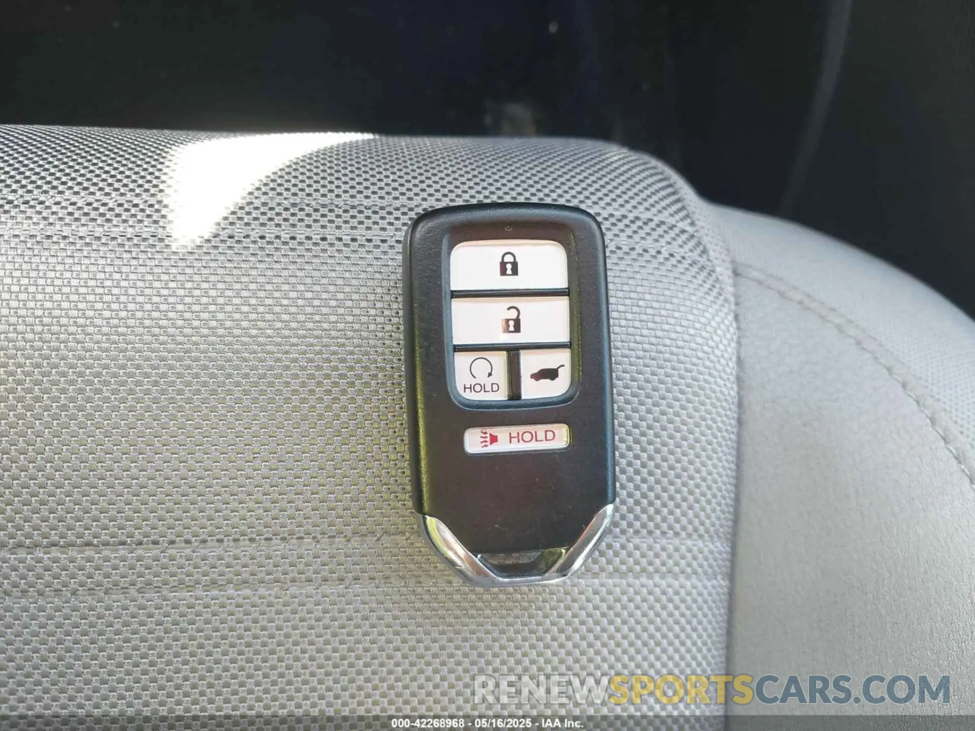 11 Photograph of a damaged car 2HKRW2H5XKH670288 HONDA CR-V 2019