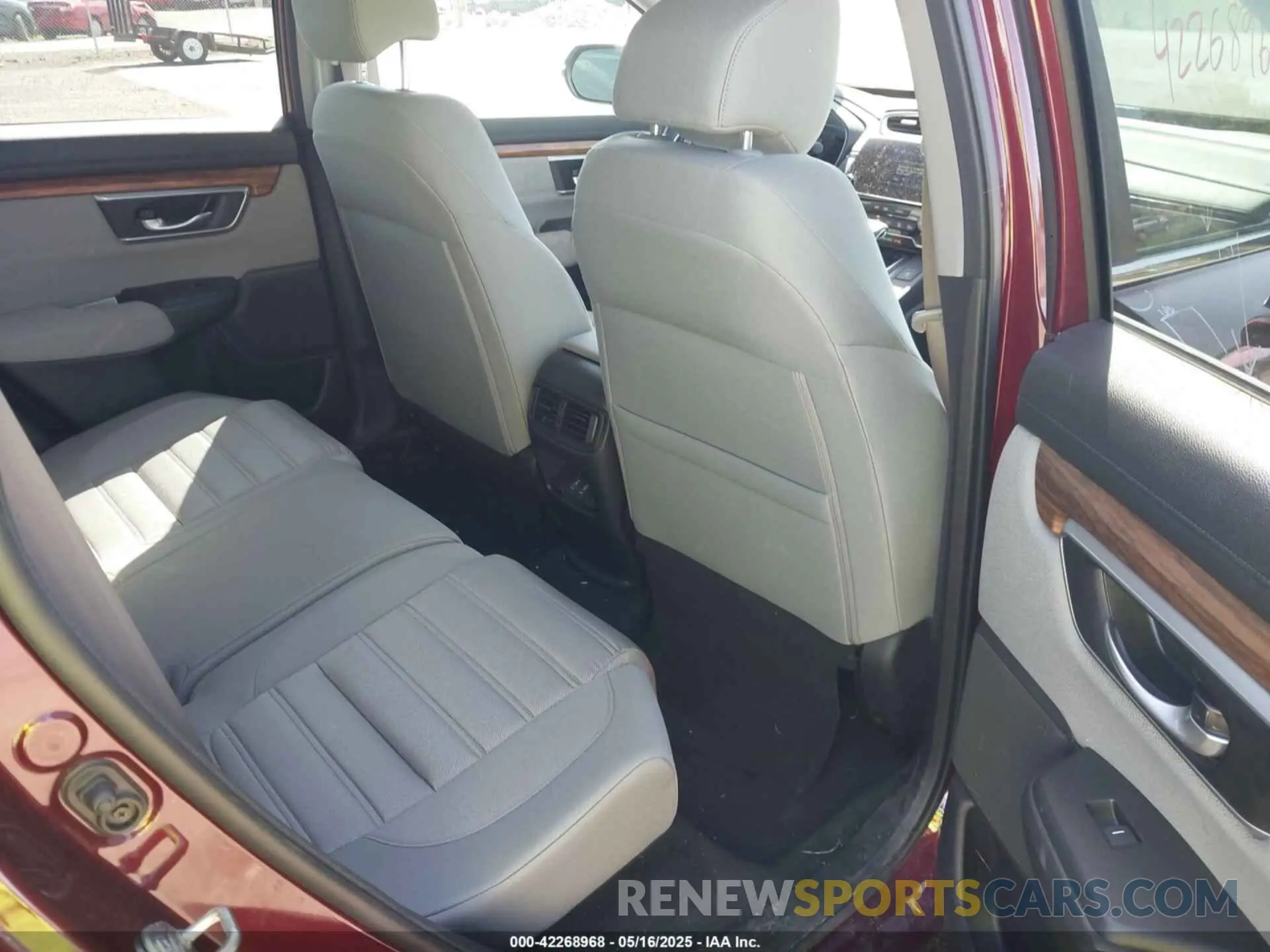 8 Photograph of a damaged car 2HKRW2H5XKH670288 HONDA CR-V 2019
