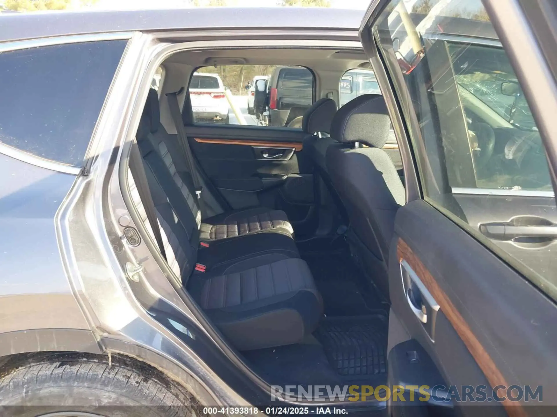 8 Photograph of a damaged car 2HKRW2H5XKH671764 HONDA CR-V 2019