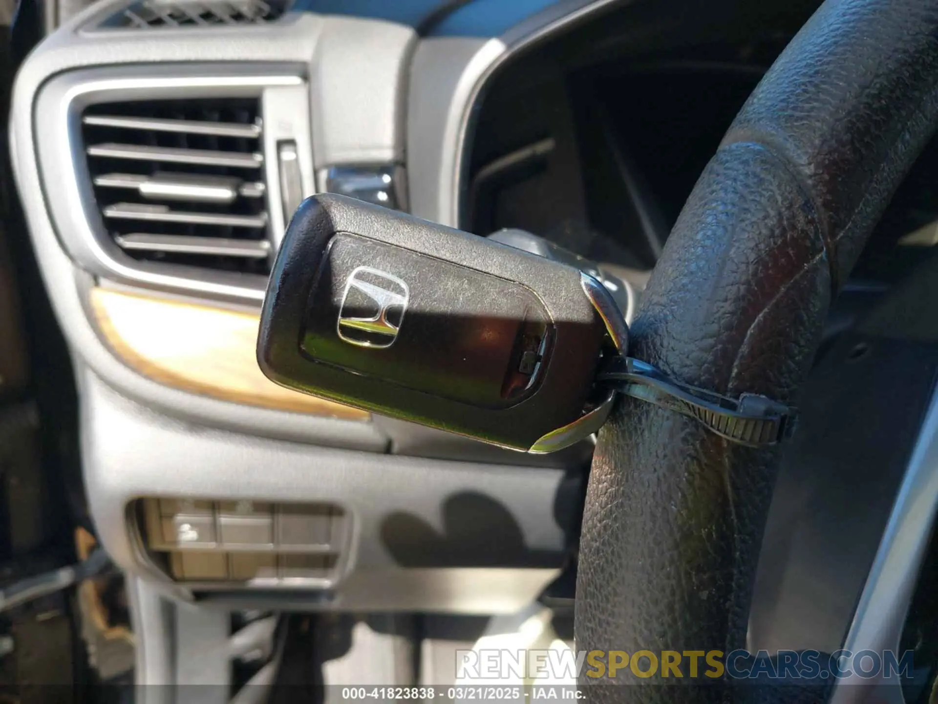 10 Photograph of a damaged car 2HKRW2H5XKH674504 HONDA CR-V 2019