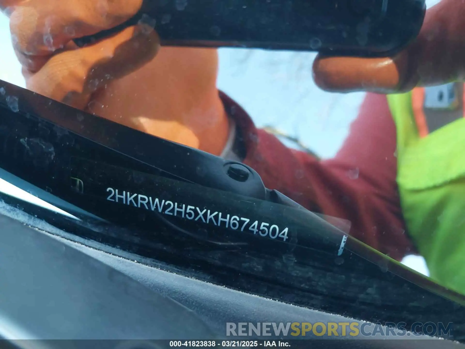 16 Photograph of a damaged car 2HKRW2H5XKH674504 HONDA CR-V 2019