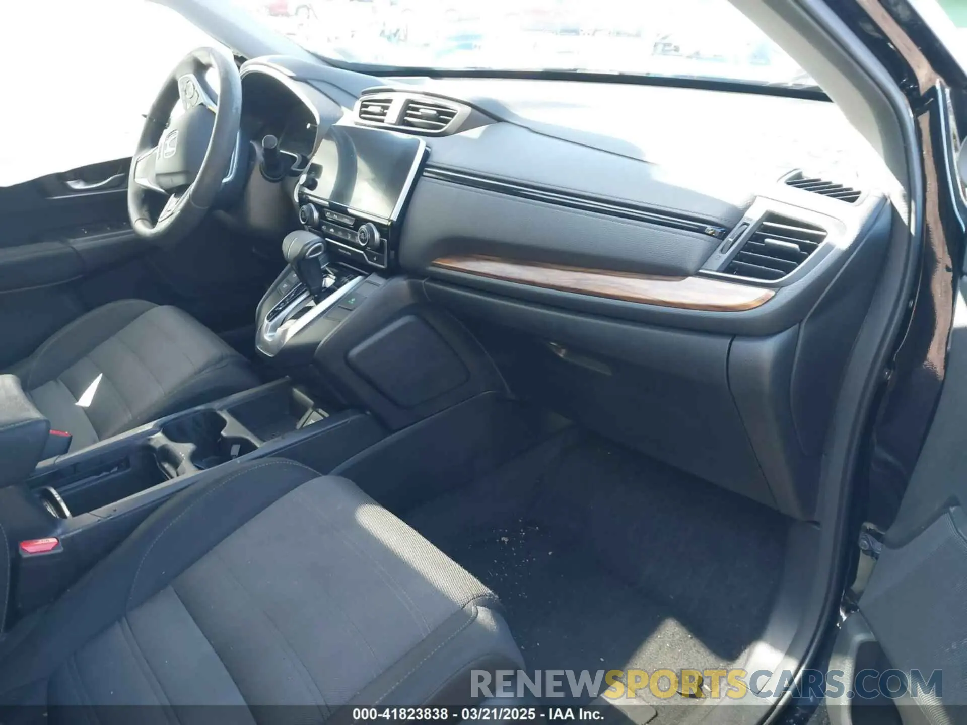 4 Photograph of a damaged car 2HKRW2H5XKH674504 HONDA CR-V 2019