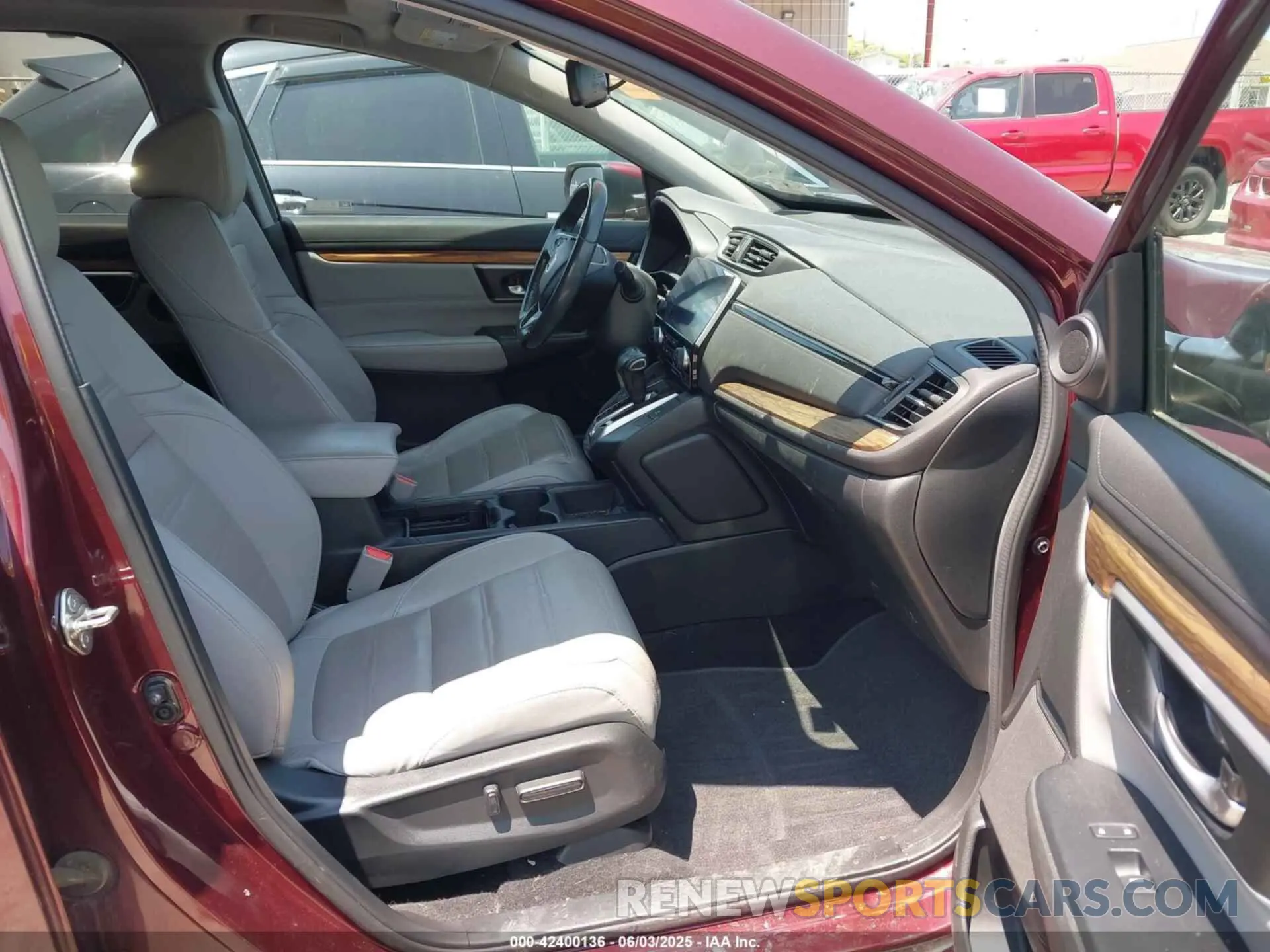 5 Photograph of a damaged car 2HKRW2H80KH602446 HONDA CR-V 2019