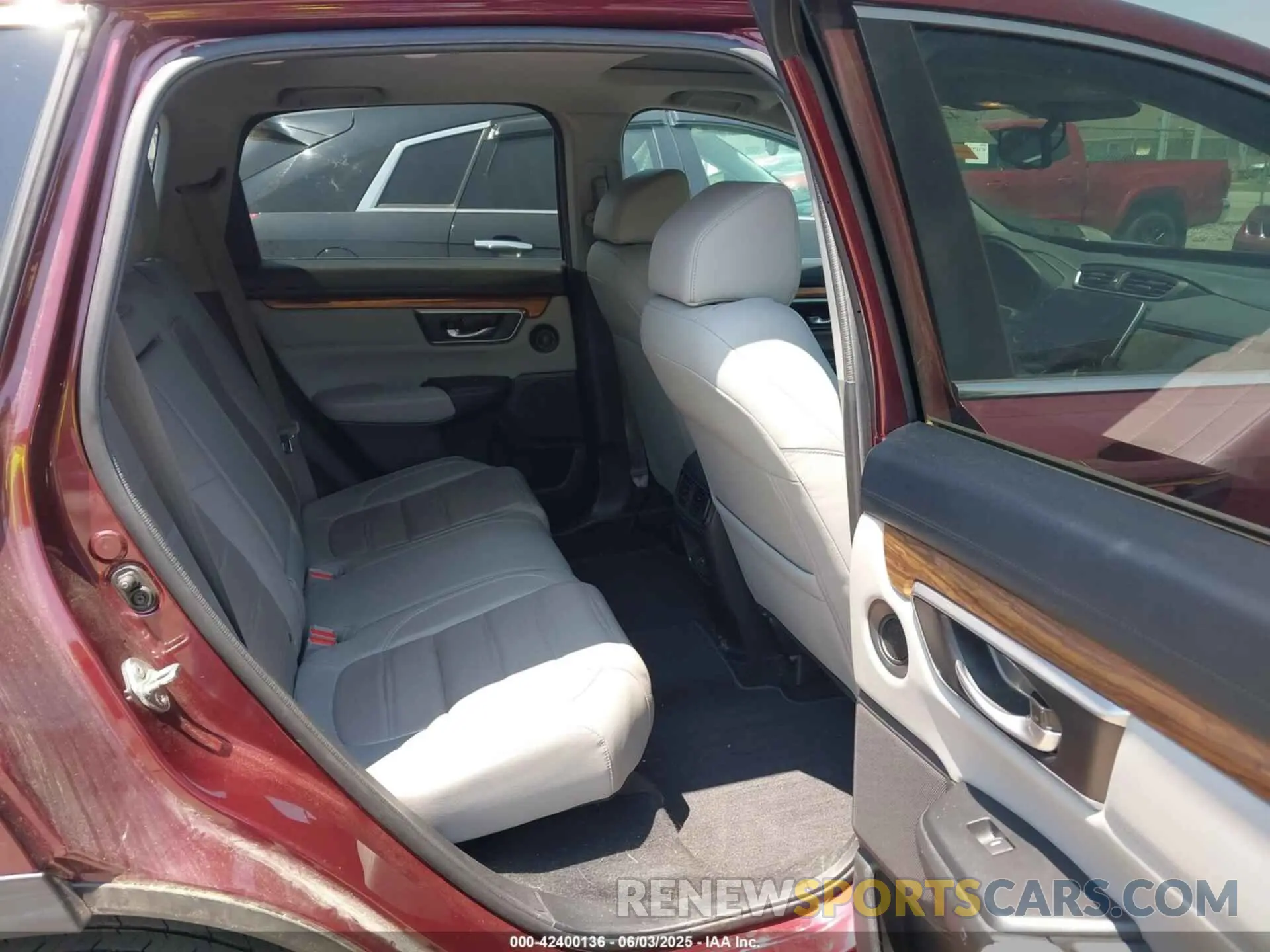 8 Photograph of a damaged car 2HKRW2H80KH602446 HONDA CR-V 2019