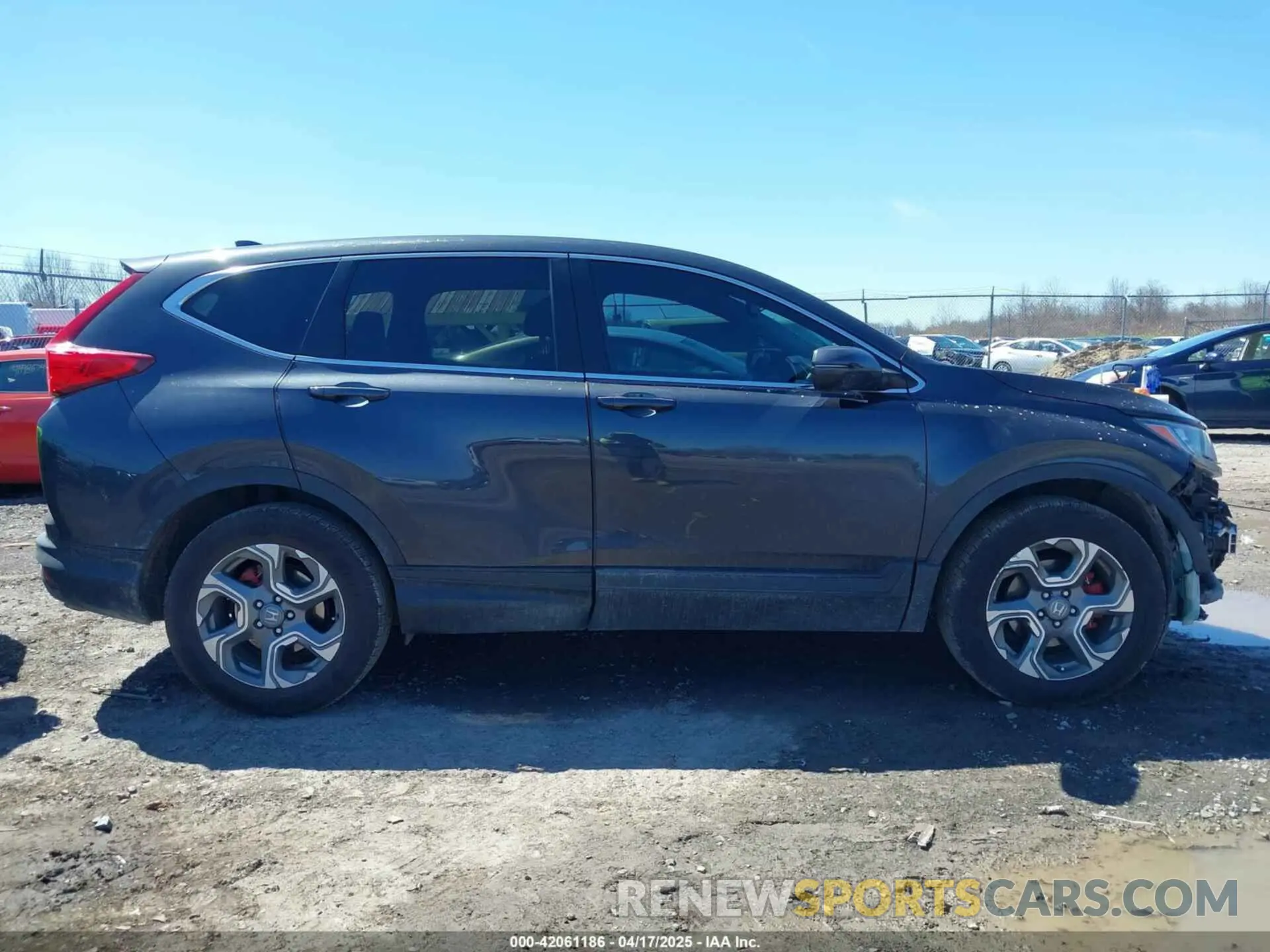 14 Photograph of a damaged car 2HKRW2H80KH666292 HONDA CR-V 2019
