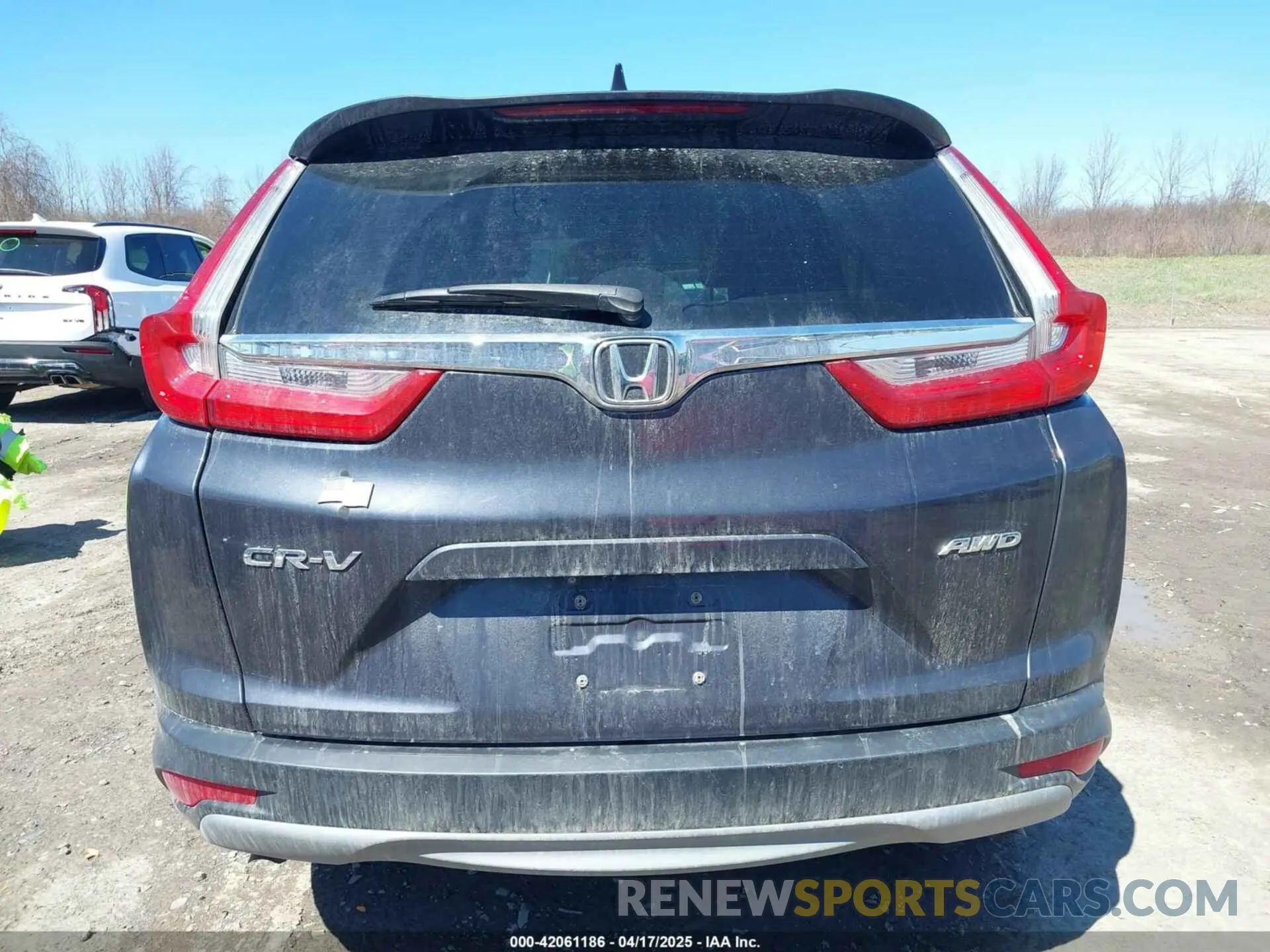 17 Photograph of a damaged car 2HKRW2H80KH666292 HONDA CR-V 2019