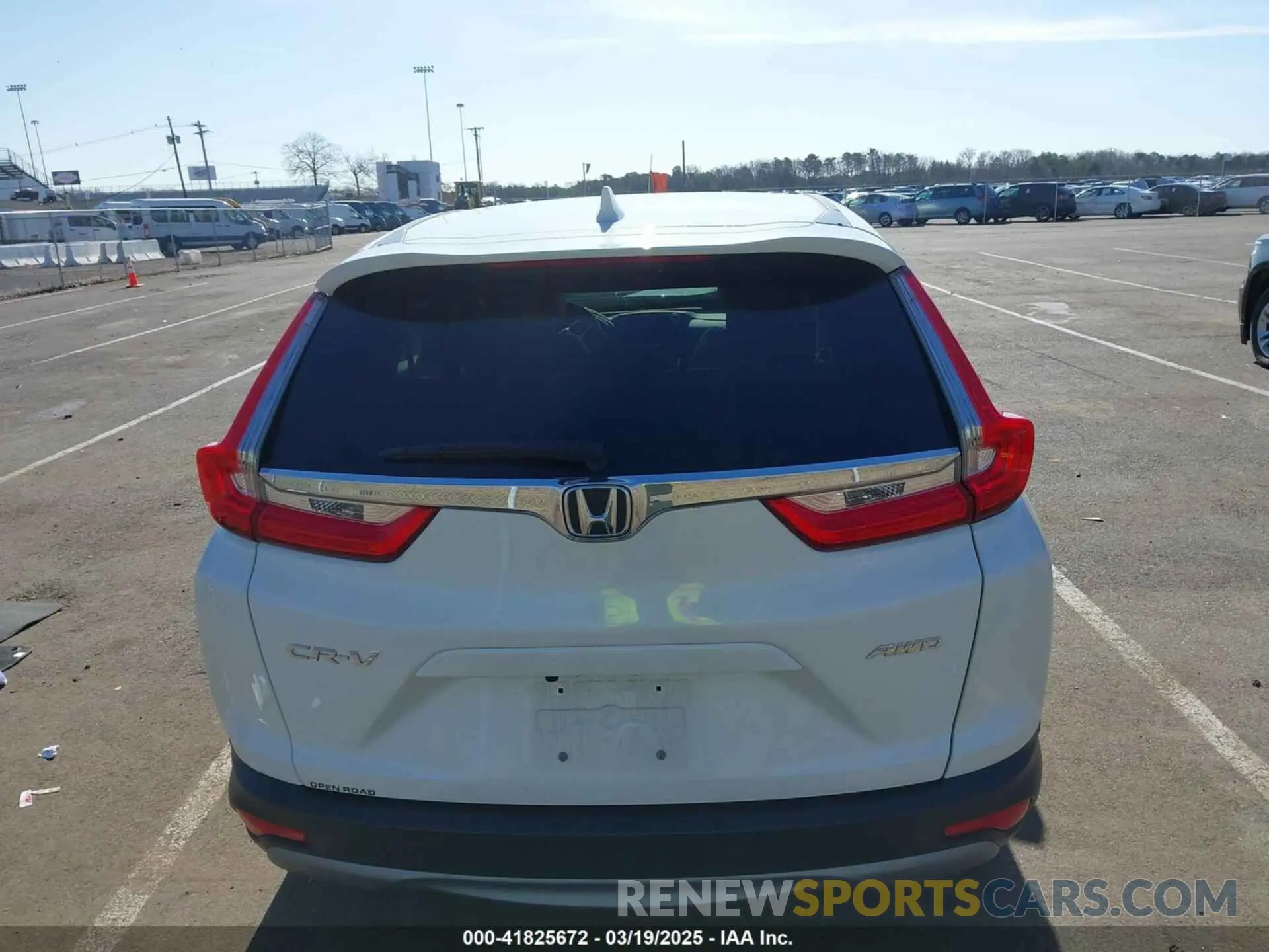 17 Photograph of a damaged car 2HKRW2H81KH612368 HONDA CR-V 2019