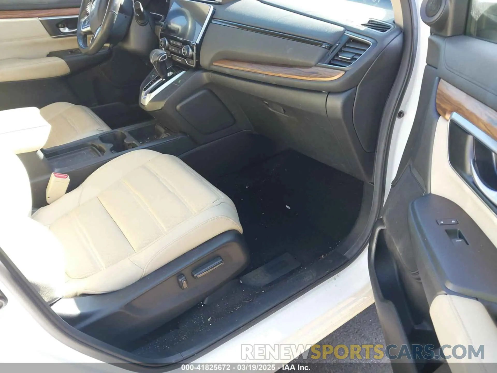 5 Photograph of a damaged car 2HKRW2H81KH612368 HONDA CR-V 2019