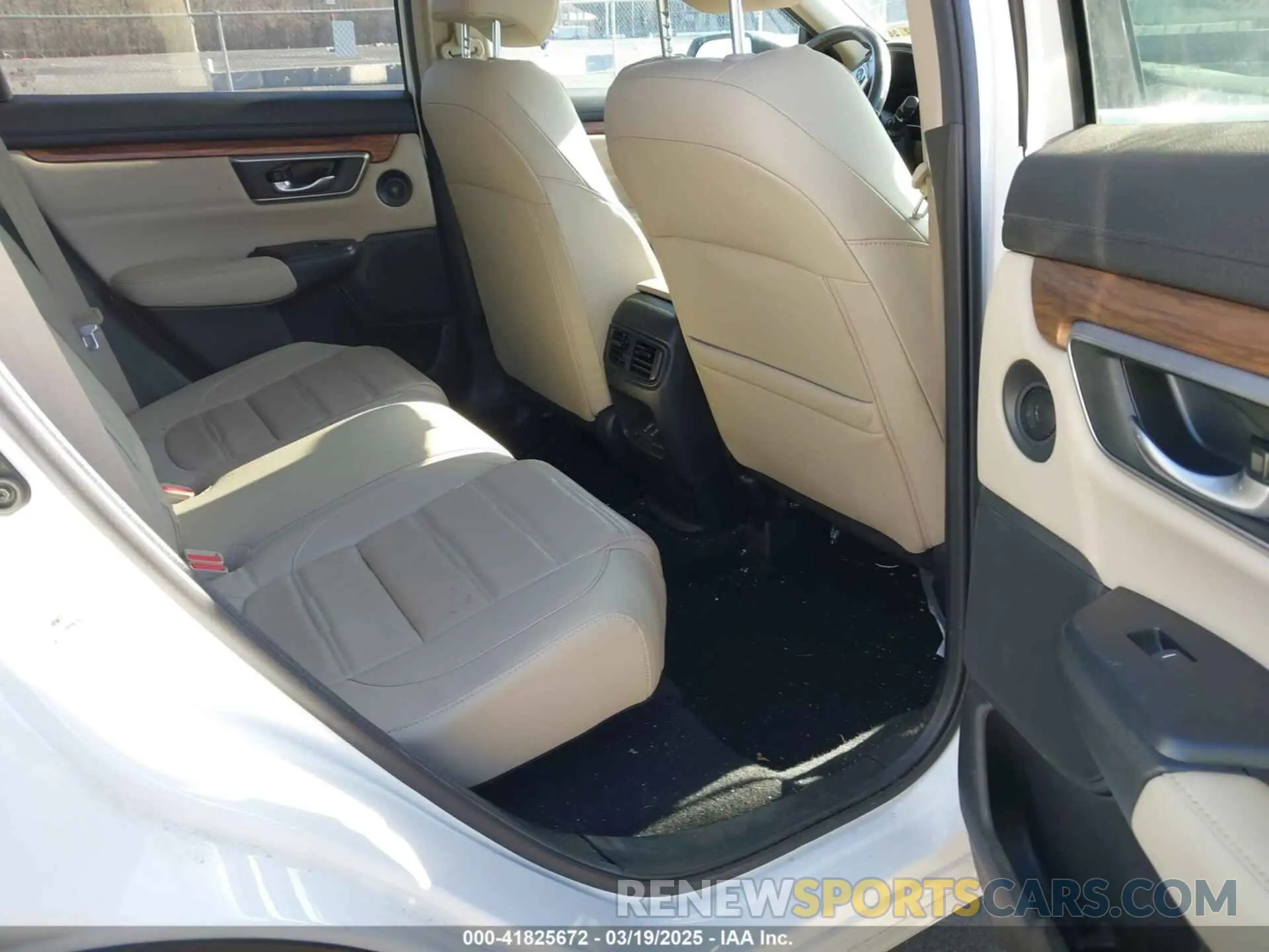 8 Photograph of a damaged car 2HKRW2H81KH612368 HONDA CR-V 2019