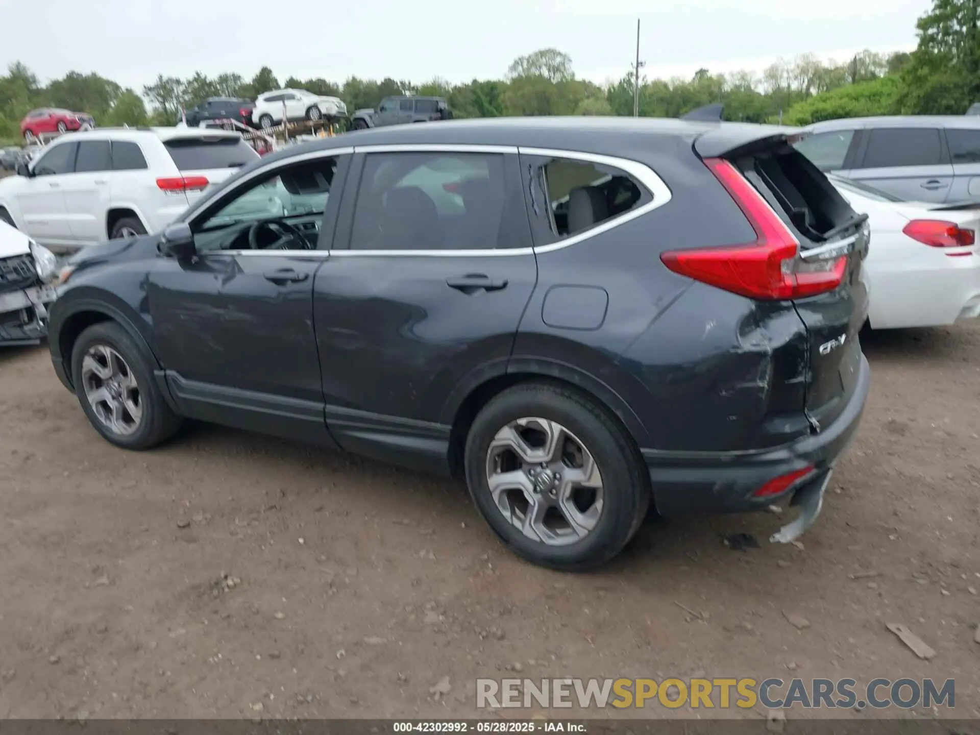 14 Photograph of a damaged car 2HKRW2H82KH610113 HONDA CR-V 2019