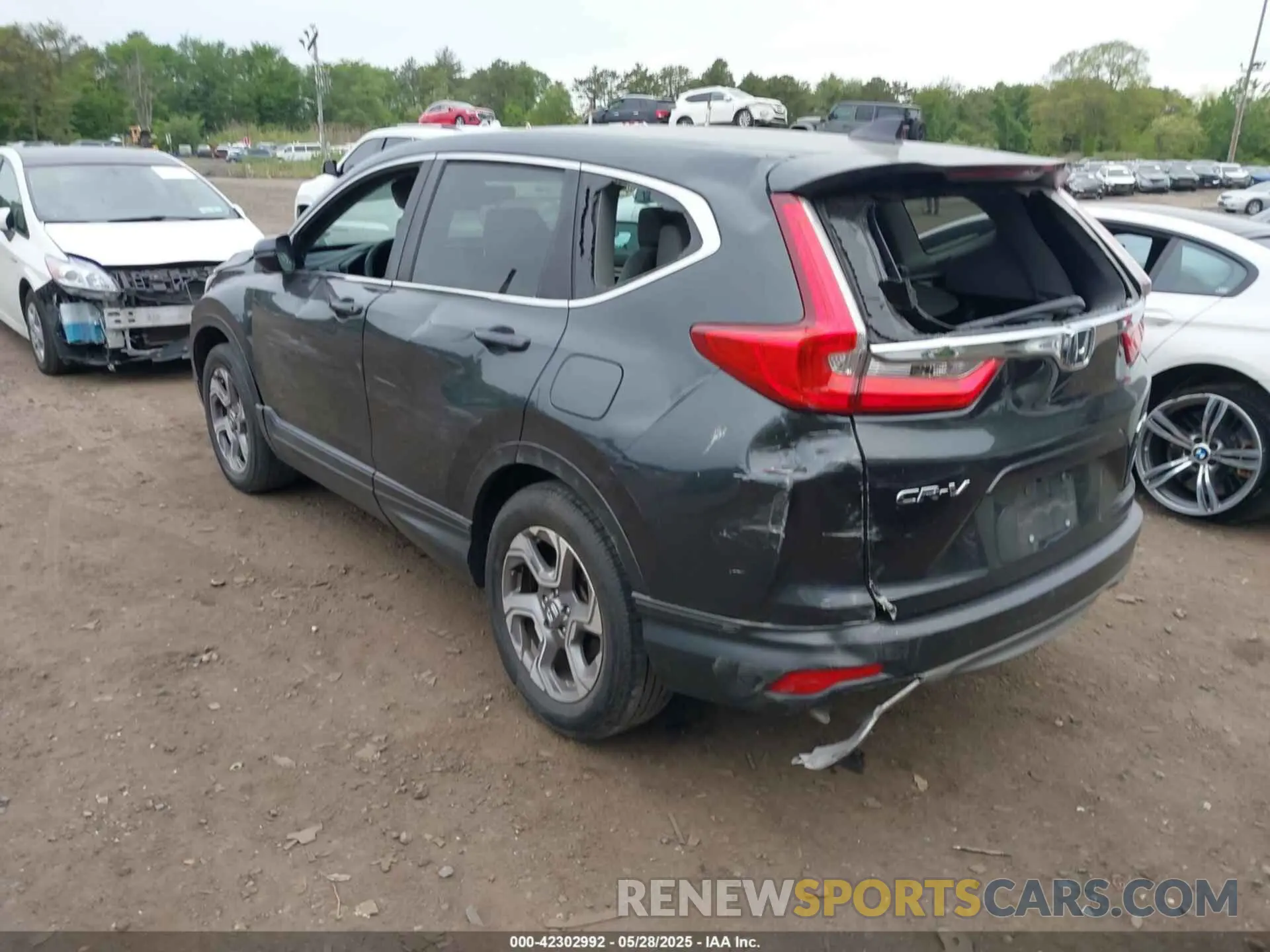3 Photograph of a damaged car 2HKRW2H82KH610113 HONDA CR-V 2019