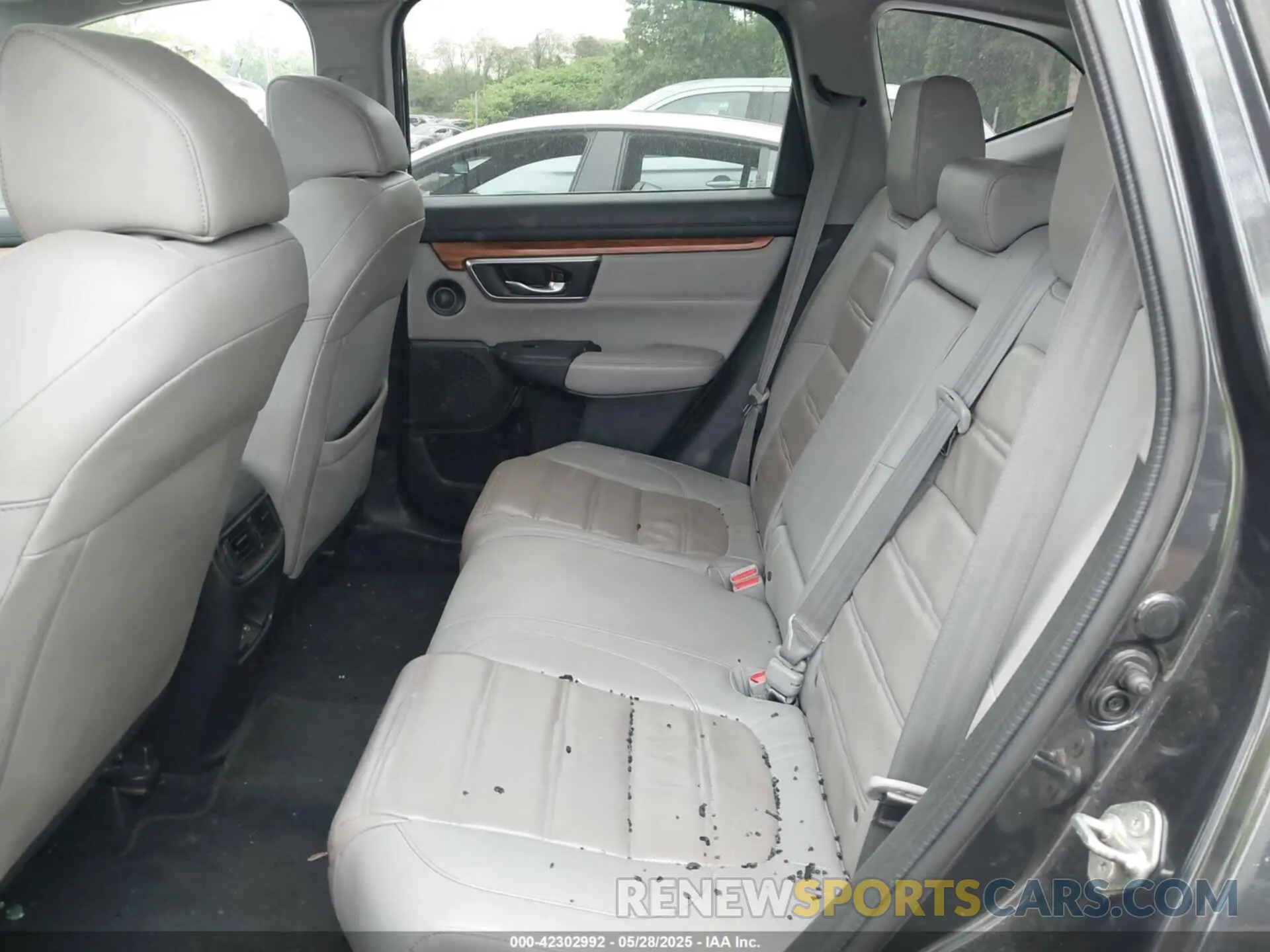 8 Photograph of a damaged car 2HKRW2H82KH610113 HONDA CR-V 2019