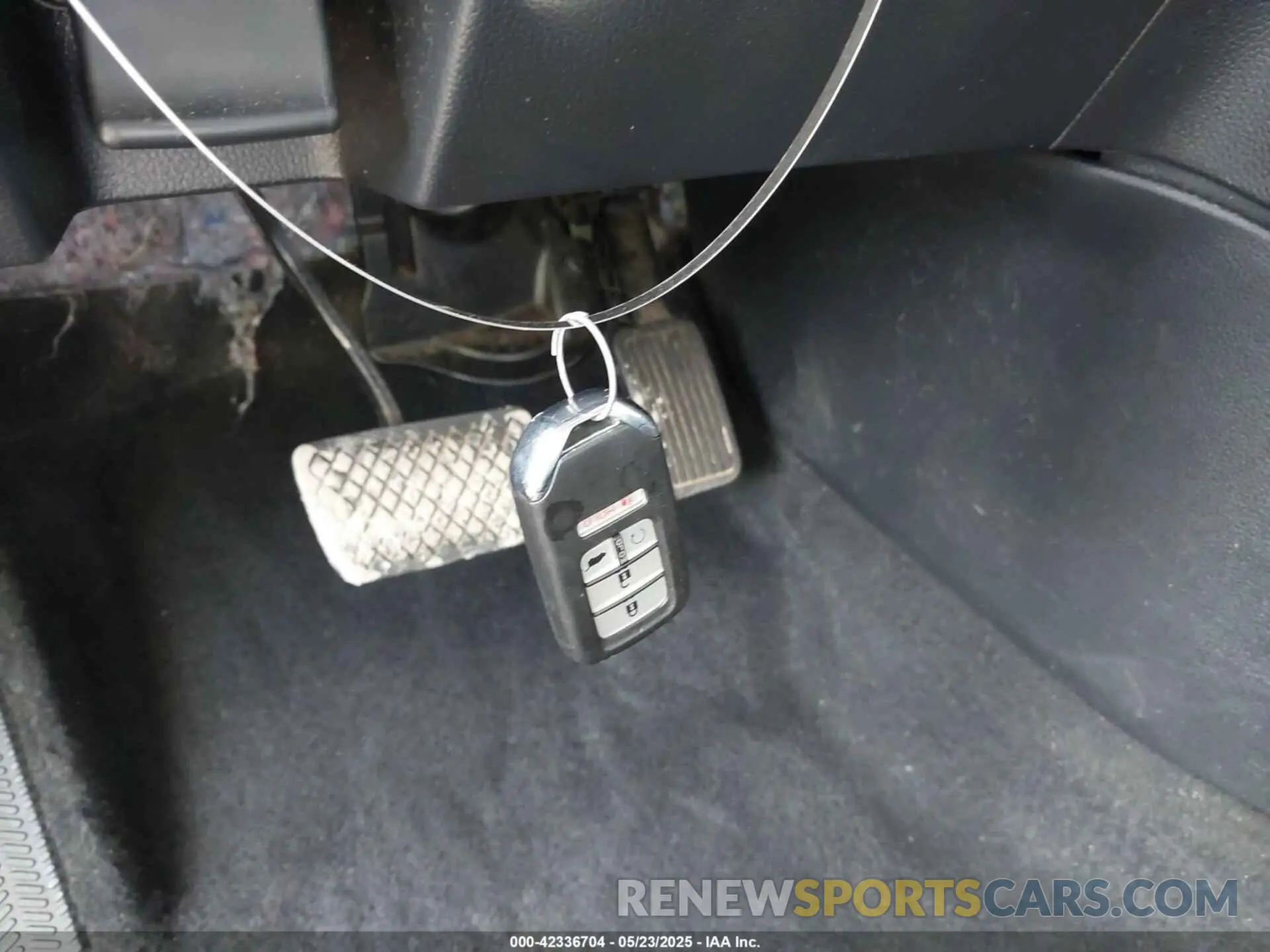 11 Photograph of a damaged car 2HKRW2H82KH660560 HONDA CR-V 2019