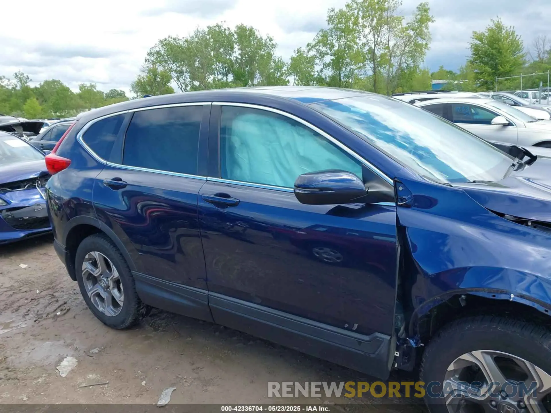 13 Photograph of a damaged car 2HKRW2H82KH660560 HONDA CR-V 2019