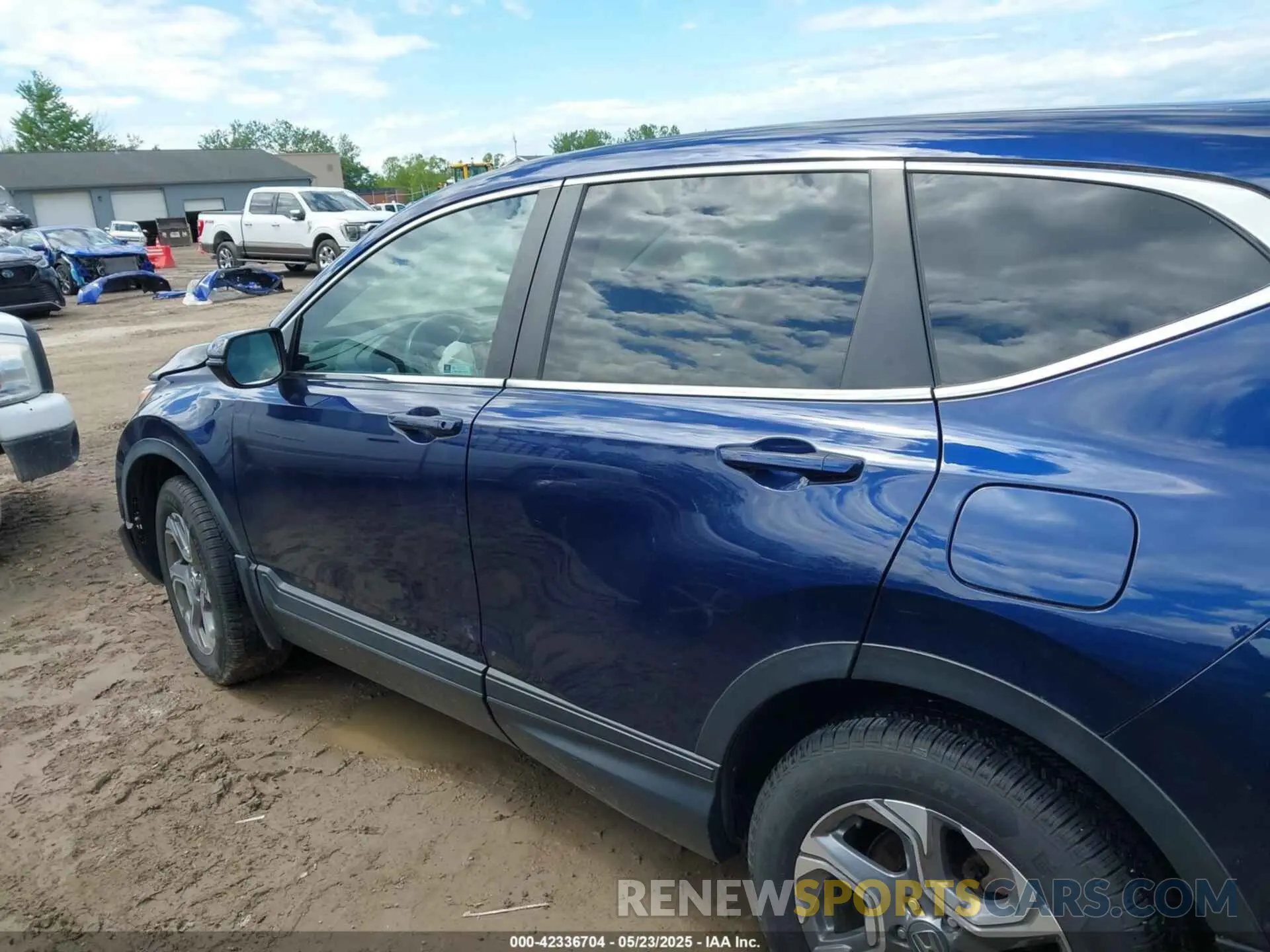 14 Photograph of a damaged car 2HKRW2H82KH660560 HONDA CR-V 2019