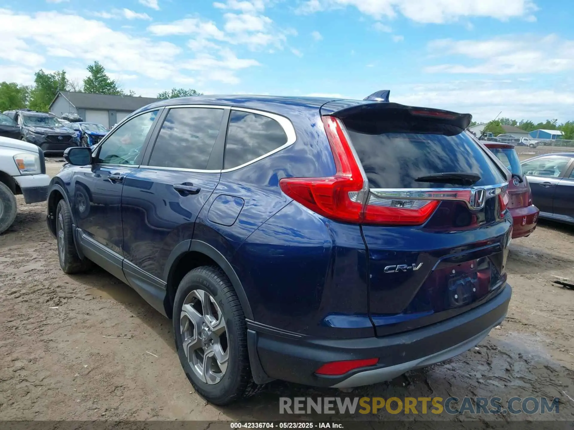 3 Photograph of a damaged car 2HKRW2H82KH660560 HONDA CR-V 2019