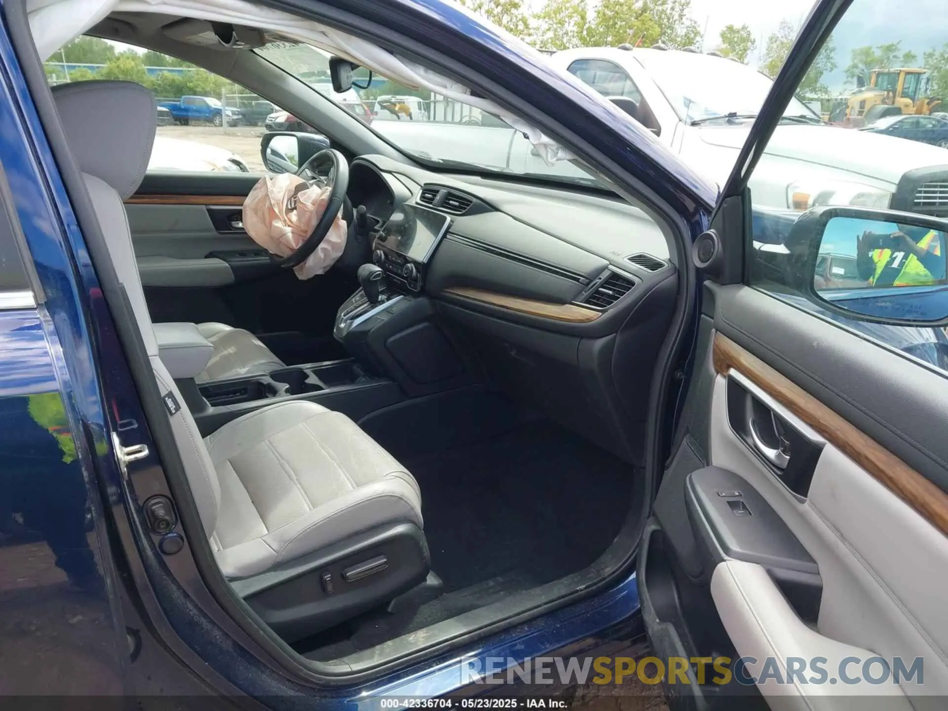 5 Photograph of a damaged car 2HKRW2H82KH660560 HONDA CR-V 2019
