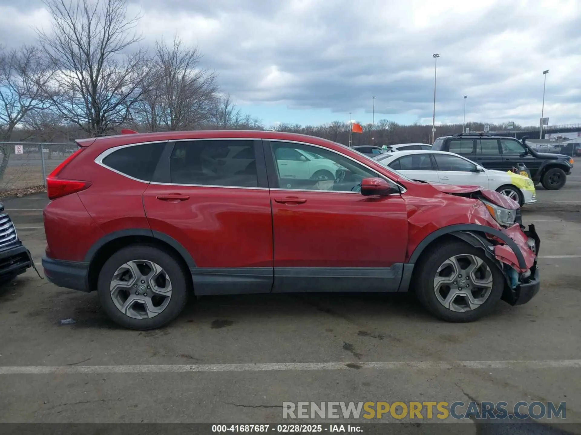 14 Photograph of a damaged car 2HKRW2H83KH617085 HONDA CR-V 2019