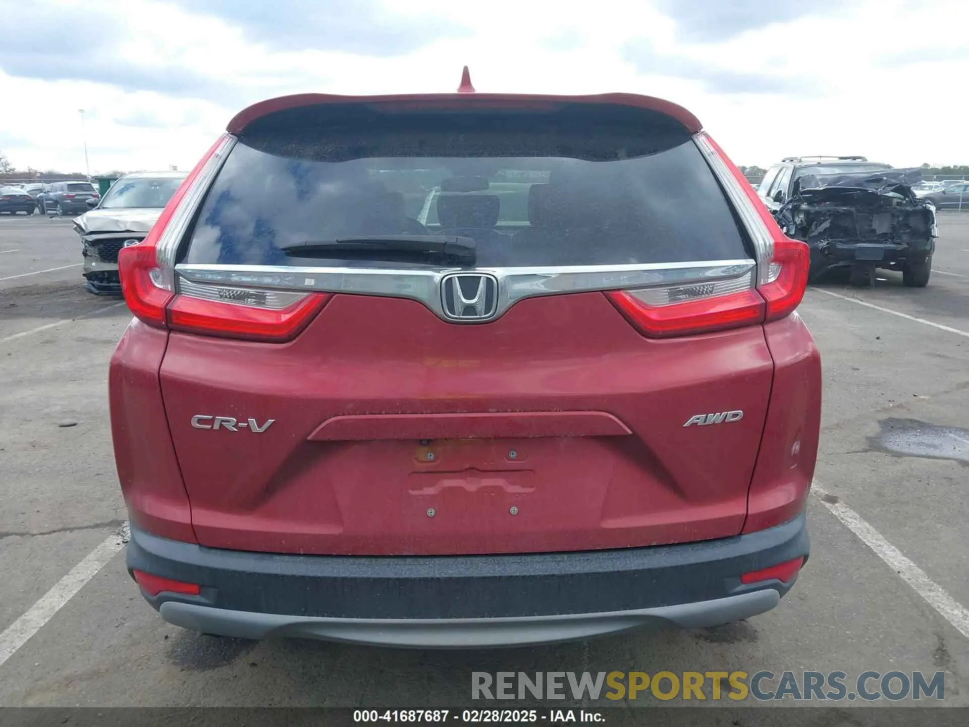 17 Photograph of a damaged car 2HKRW2H83KH617085 HONDA CR-V 2019